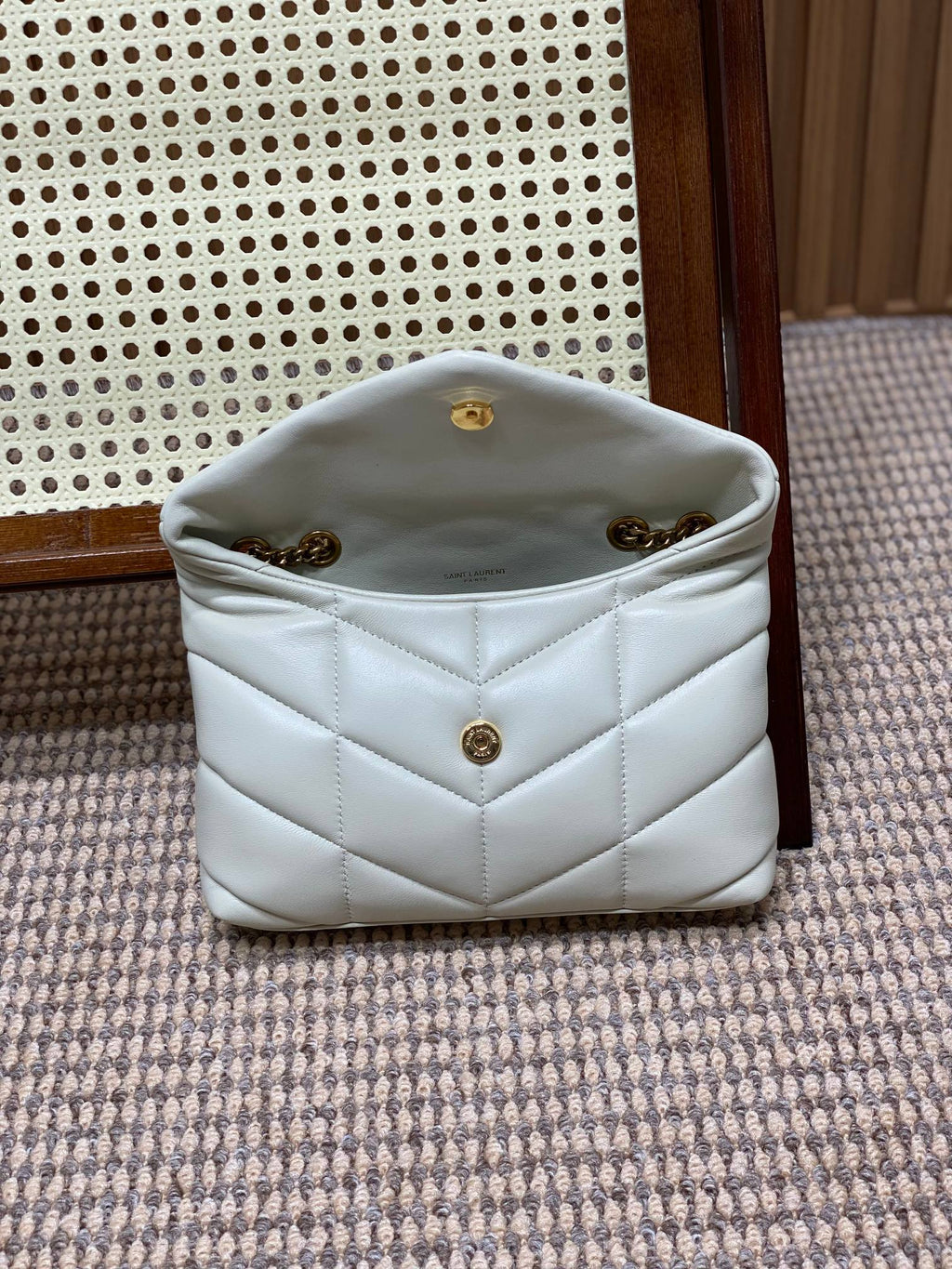 PUFFER TOY 23 IN WEISSEM LAMMLEDER GOLDENE BESCHLÄGE