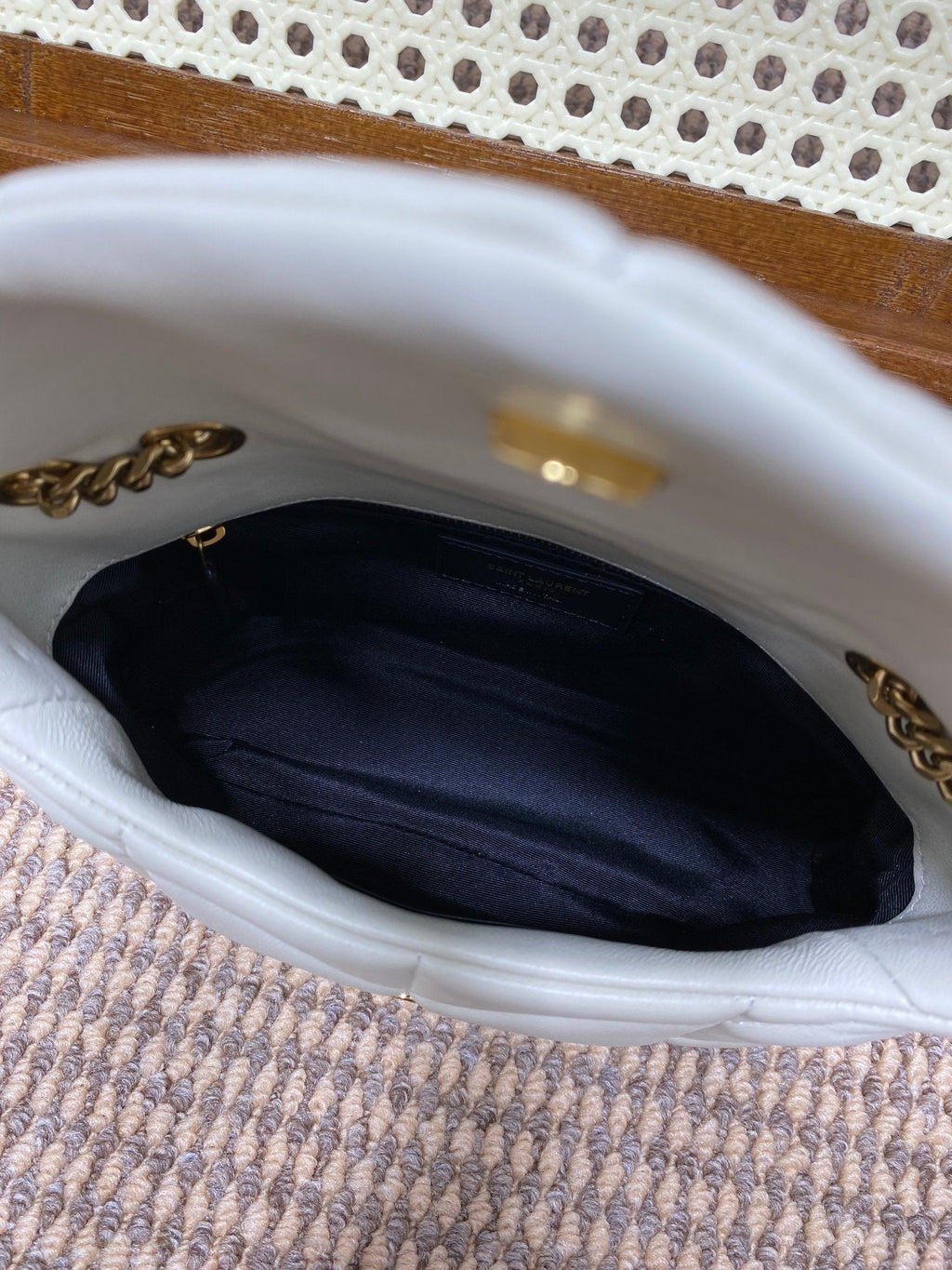 PUFFER TOY 23 IN WEISSEM LAMMLEDER GOLDENE BESCHLÄGE