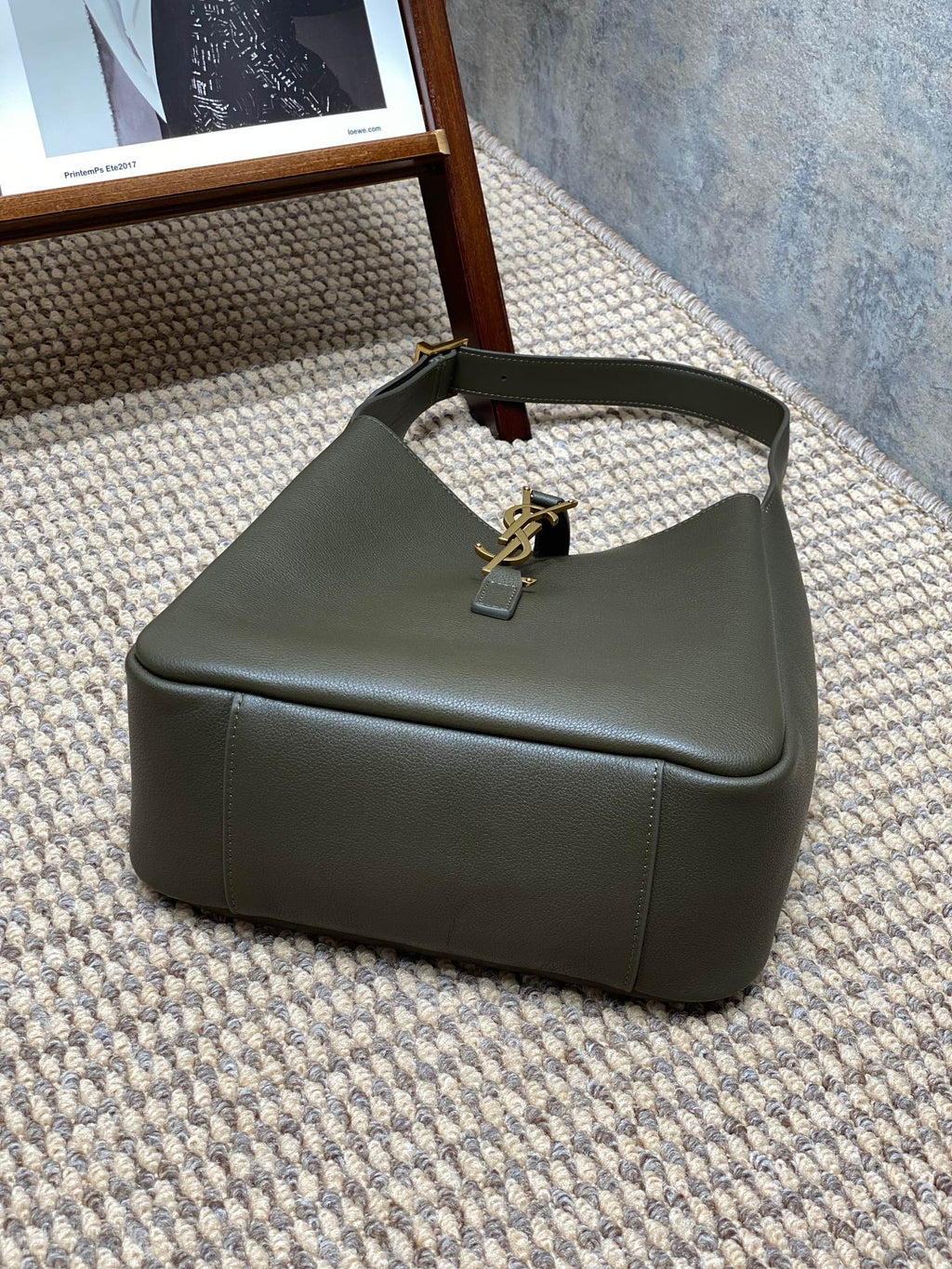 LE 5 À 7 KLEINE ERWEITERUNG 22 IN DUNKELGRÜNEM KALBSLEDER GOLDENE SCHNALLE