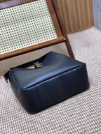 LE 5 À 7 GROSSE GESCHMEIDIGE TASCHE 31 IN MARINEBLAUEM KALBSLEDER