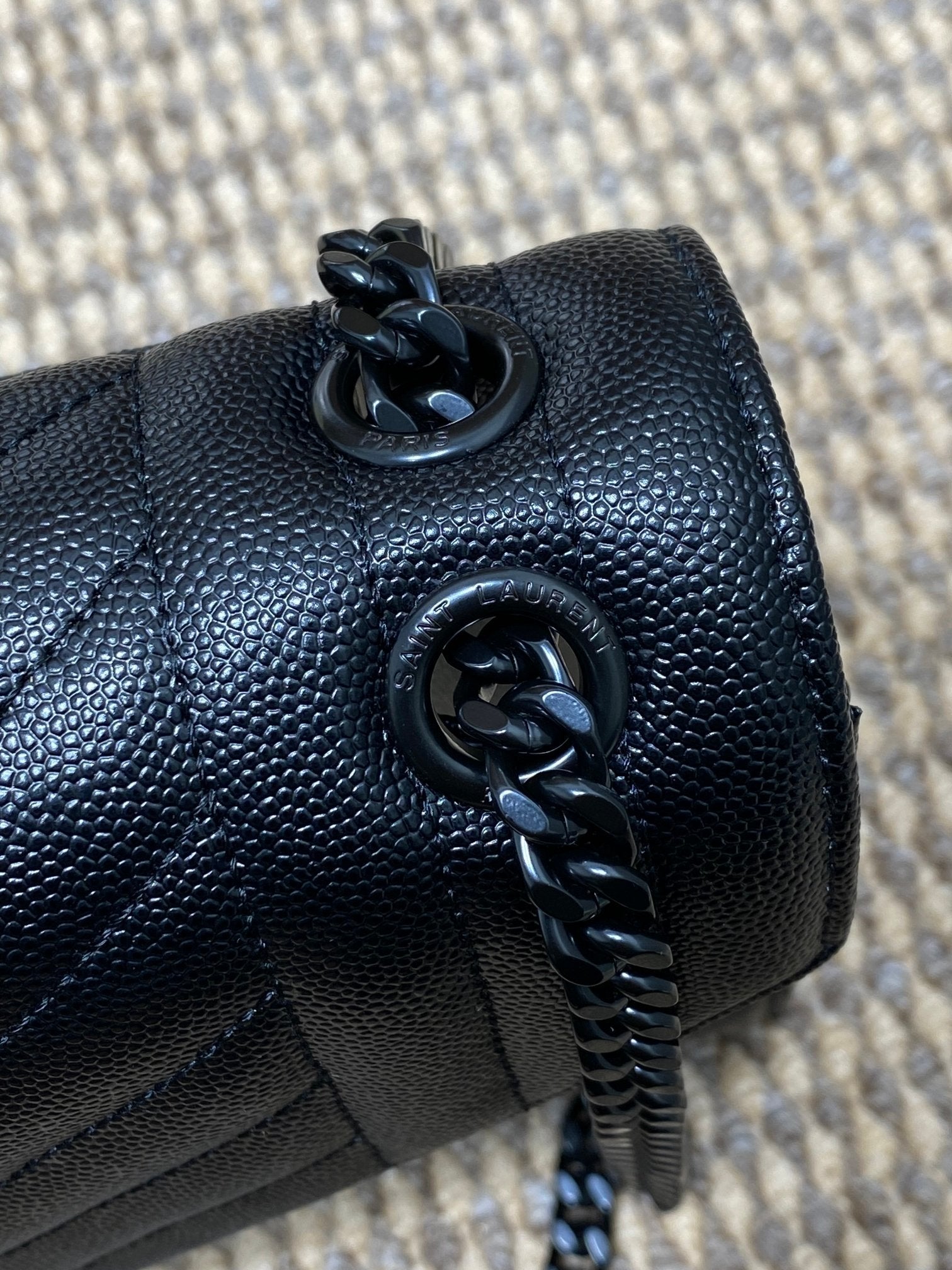 UMSCHLAGBASCHE MIT KETTENBAND, 24 Zoll, SCHWARZES KALBSLEDER