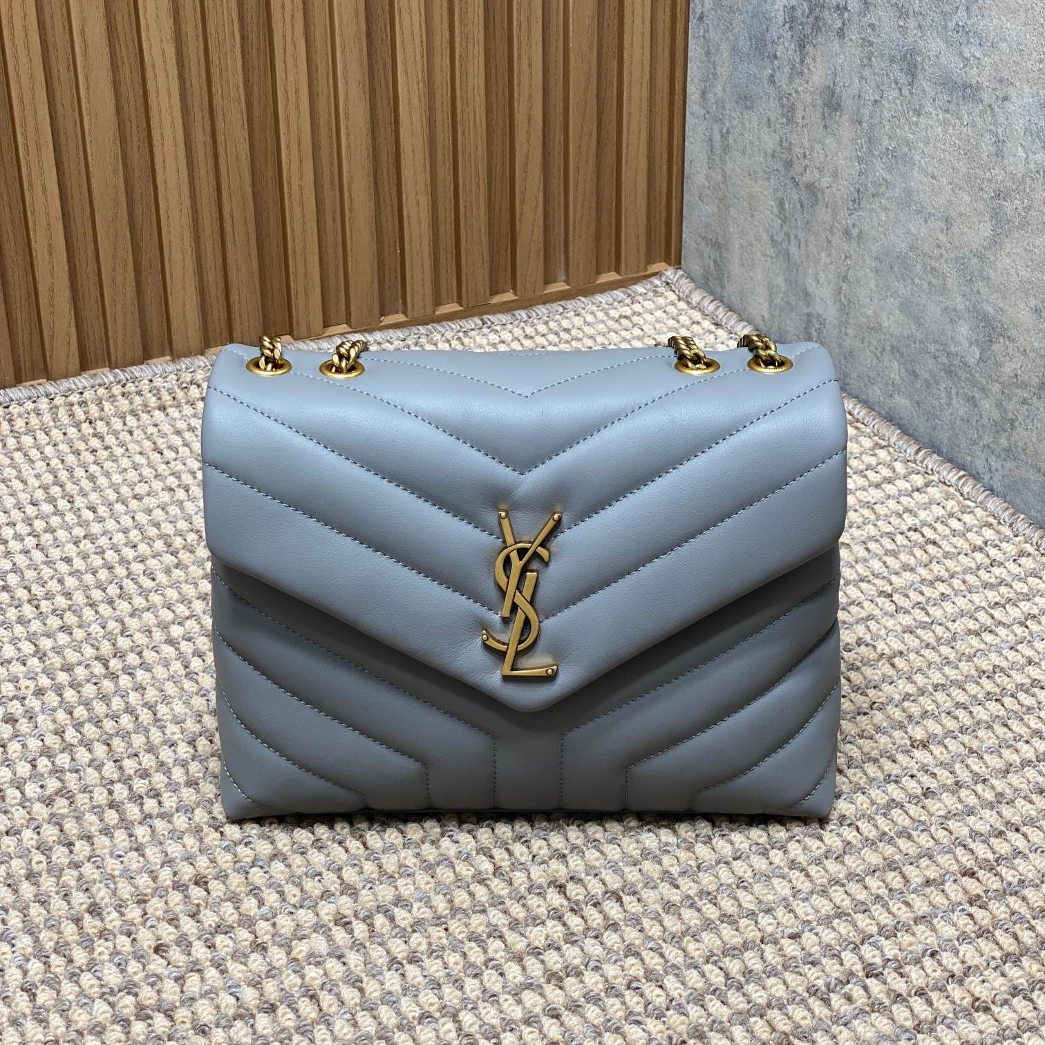 LOULOU KLEIN 25 IN ASH BLAU LAMMLEDER GOLDENE BESCHLÄGE