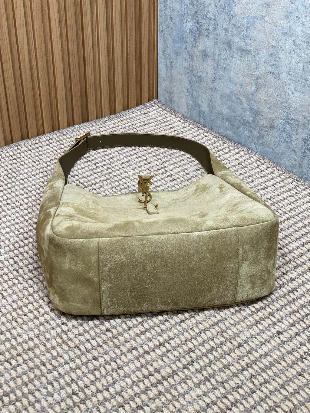 LE 5 À 7 GELEGENDE TASCHE 31 AUS KHAKIBRAUNEM WILDLEDER