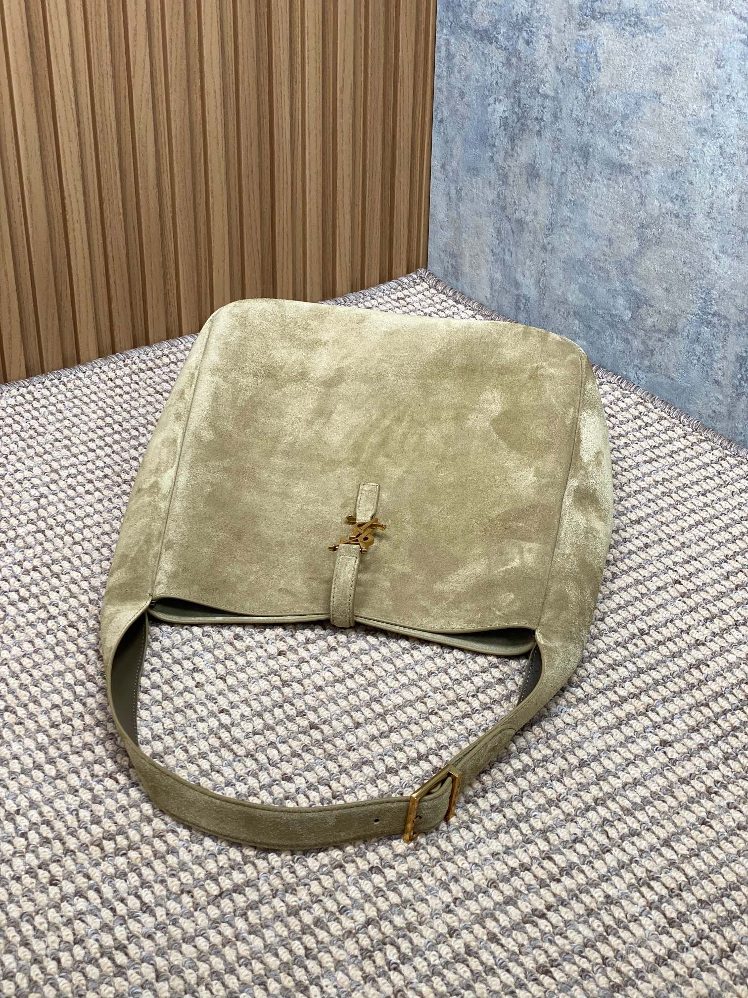 LE 5 À 7 GELEGENDE TASCHE 31 AUS KHAKIBRAUNEM WILDLEDER