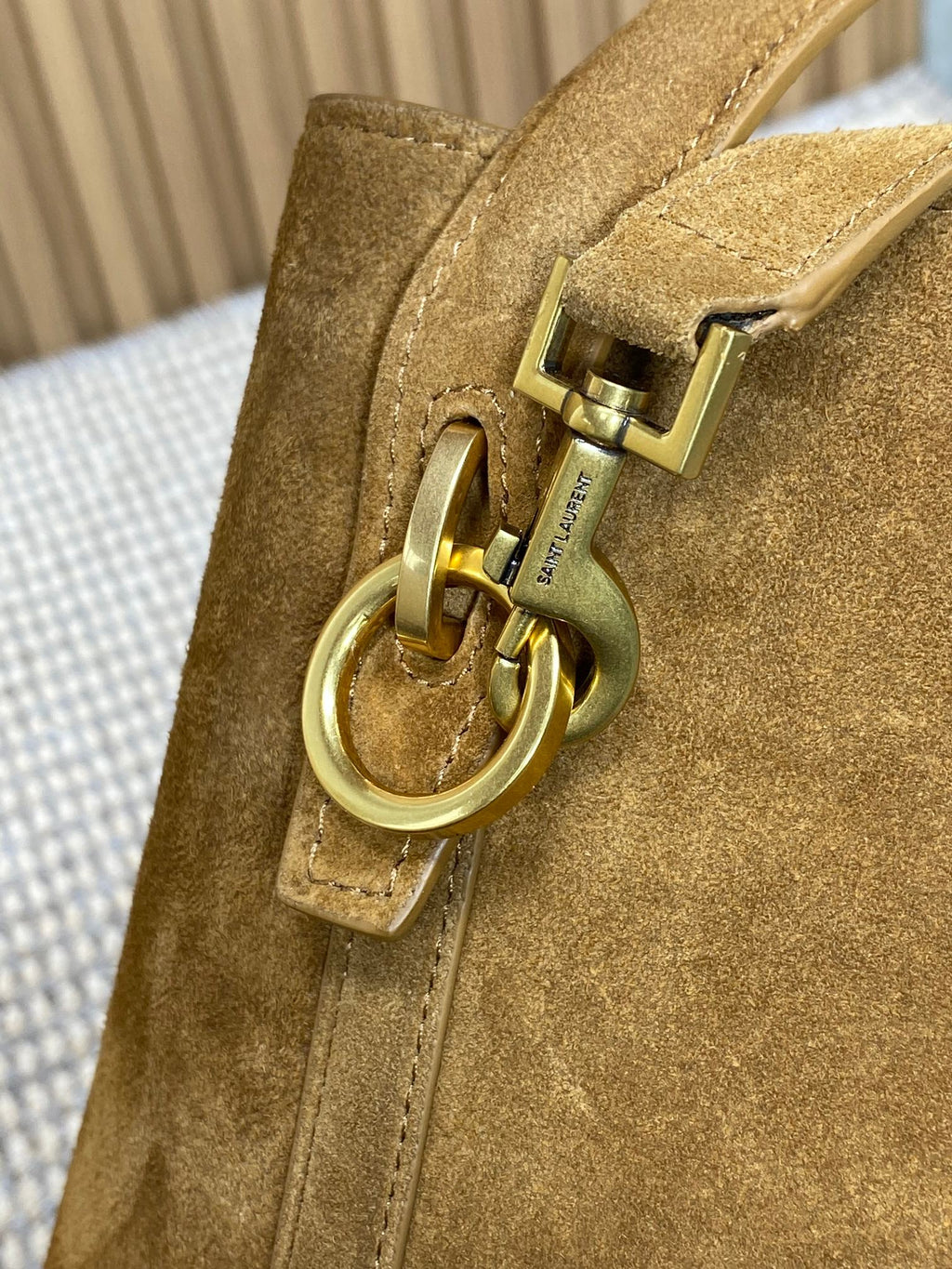 LE 37 KLEINE EIMERTASCHE 25 IN BRAUNES WILDLEDER GOLDENE BESCHLÄGE