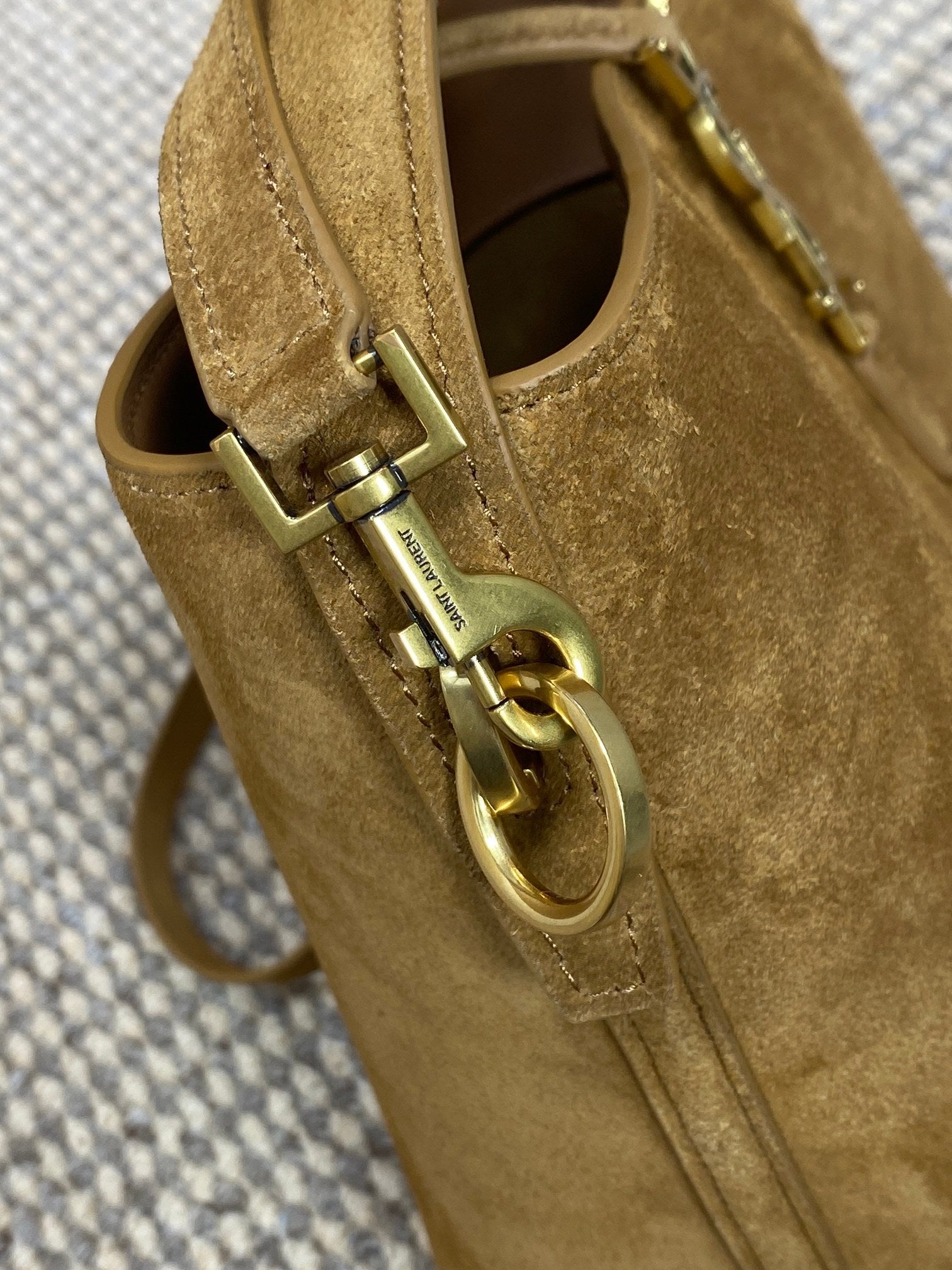 LE 37 KLEINE EIMERTASCHE 20 IN BRAUNES WILDLEDER GOLDENE BESCHLÄGE