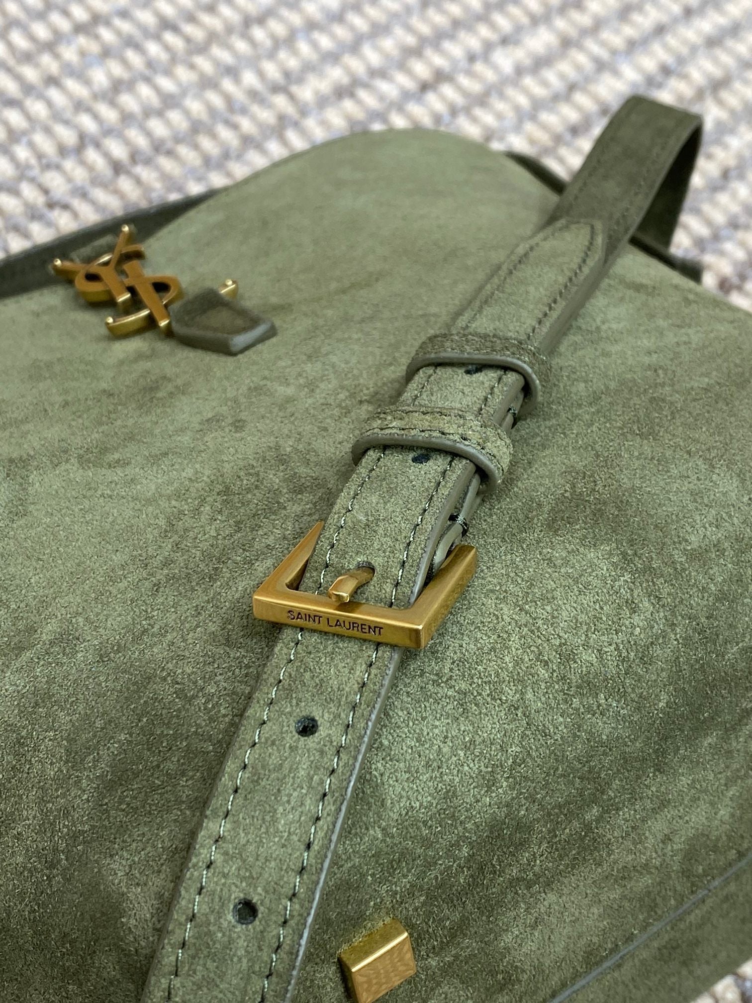 LE 37 KLEINE EIMERTASCHE 20 IN JÄGERGRÜNES WILDLEDER GOLDENE BESCHLÄGE