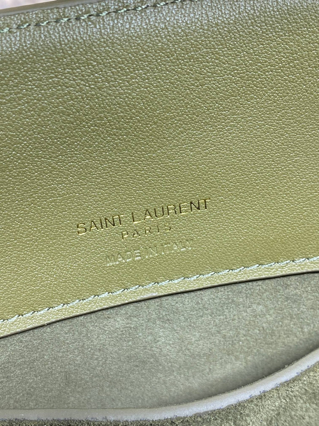 LE 37 KLEINE EIMERTASCHE 20 IN JÄGERGRÜNES WILDLEDER GOLDENE BESCHLÄGE