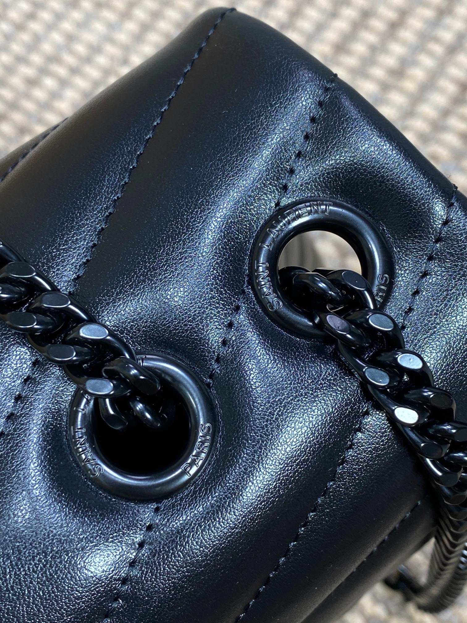 LOULOU SCHULTERTASCHE 32 IN SCHWARZ GESTEPPTES LAMMLEDER SCHWARZE BESCHLÄGE