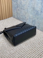 LOULOU SCHULTERTASCHE 32 IN SCHWARZ GESTEPPTES LAMMLEDER SCHWARZE BESCHLÄGE