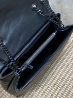 LOULOU SCHULTERTASCHE 32 IN SCHWARZ GESTEPPTES LAMMLEDER SCHWARZE BESCHLÄGE