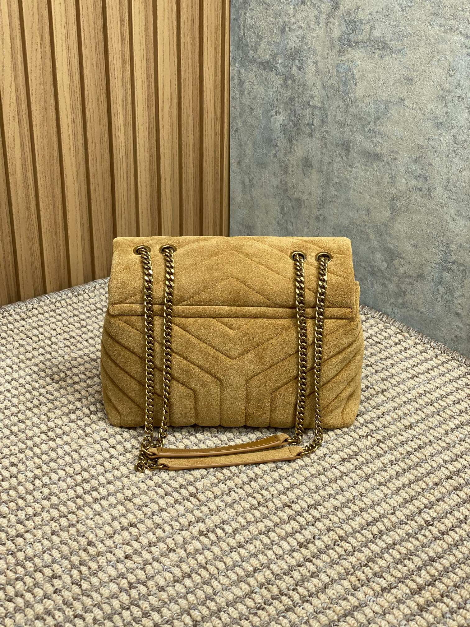 LOULOU SMALL 25 IN ERDNUSSBRAUNES WILDLEDER MIT KUPFERBESCHLÄGEN