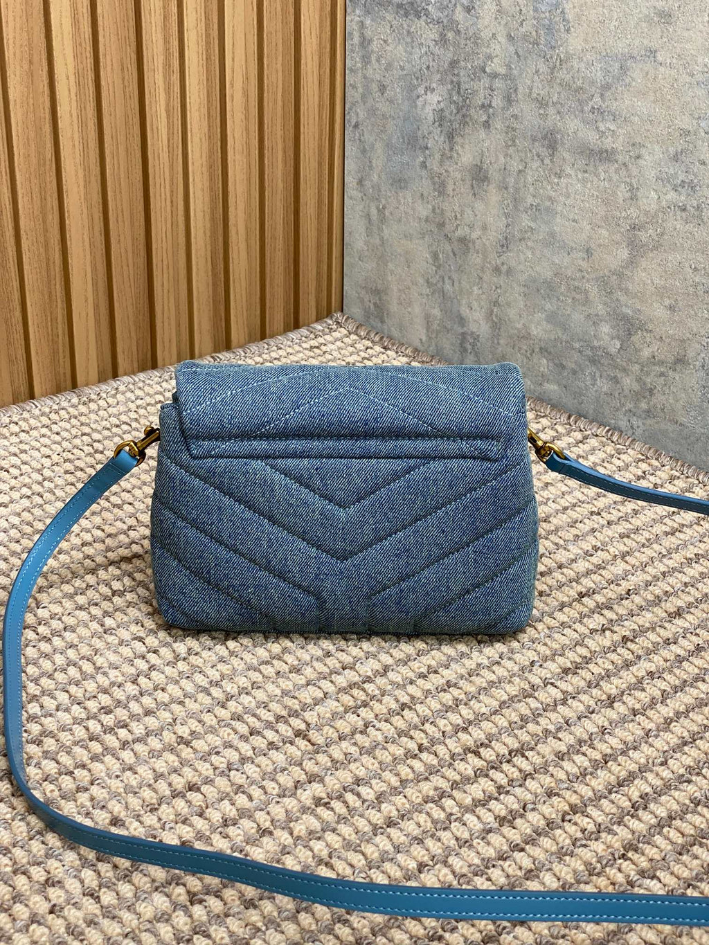 LOULOU MINI-TASCHE 20 IN BLAUEM DENIM GOLDENE BESCHLÄGE