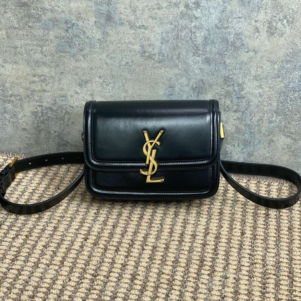 SOLFERINO KLEINE SATCHEL 19 IN SCHWARZEM KALBSLEDER GOLDENE BESCHLÄGE