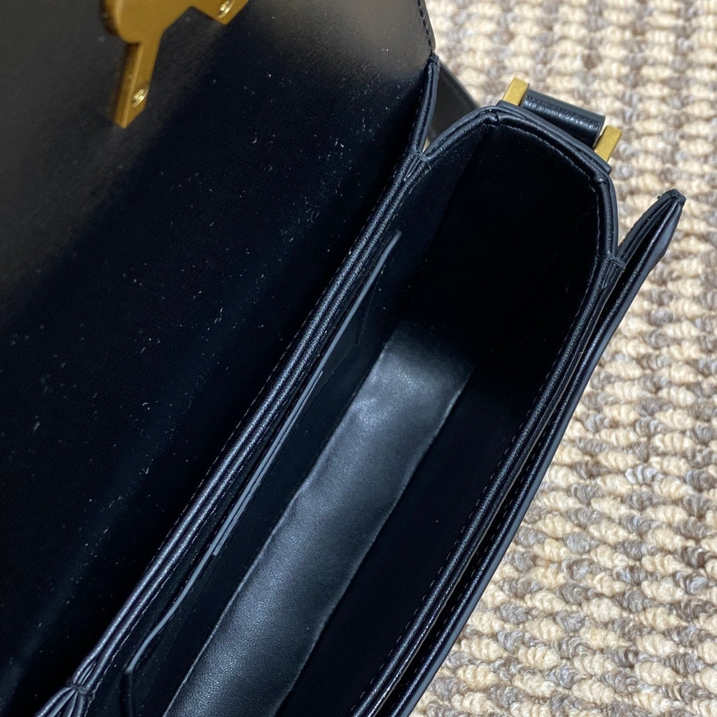 SOLFERINO KLEINE SATCHEL 19 IN SCHWARZEM KALBSLEDER GOLDENE BESCHLÄGE