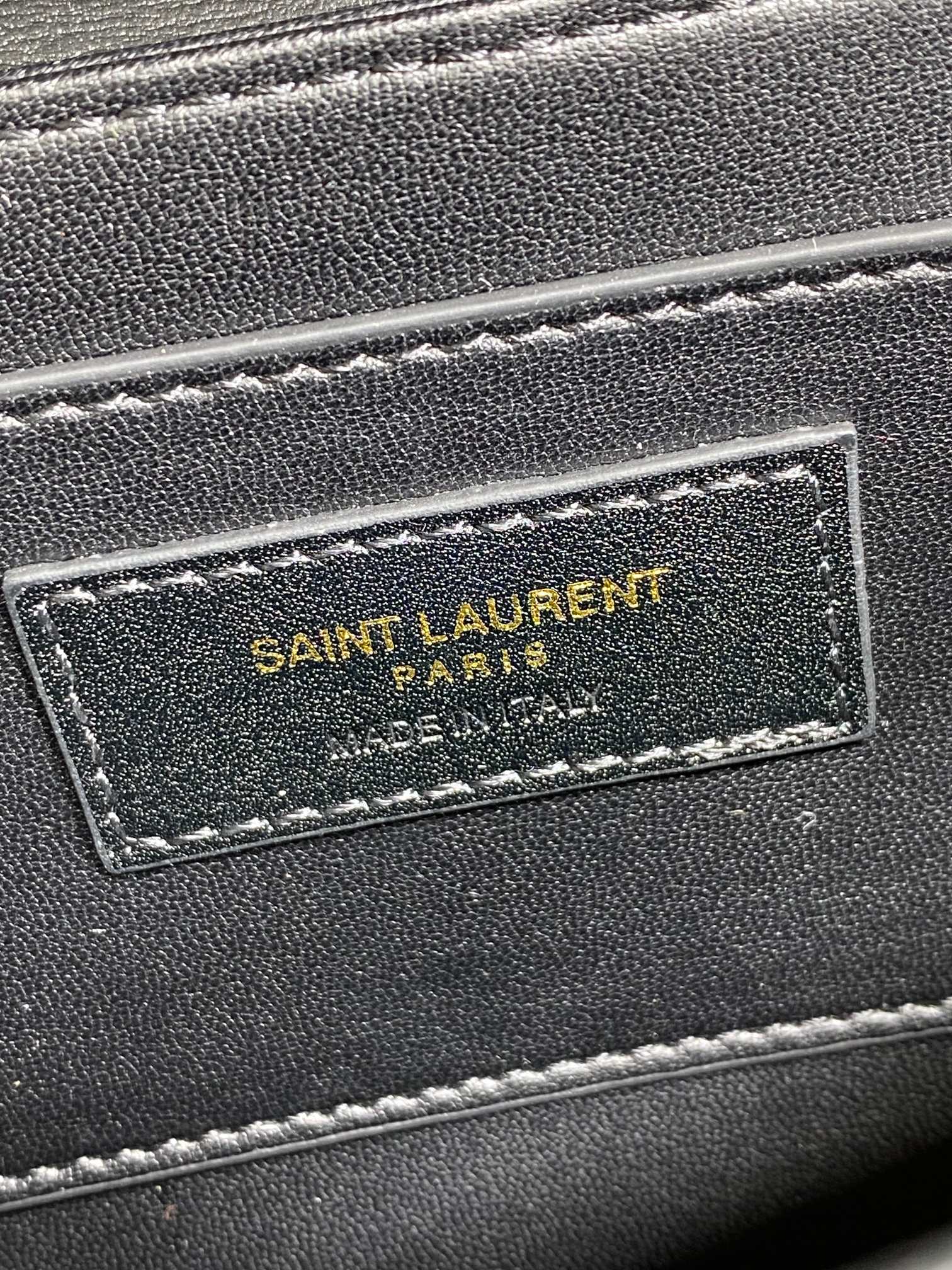 SOLFERINO KLEINE SATCHEL 19 IN SCHWARZEM KALBSLEDER GOLDENE BESCHLÄGE