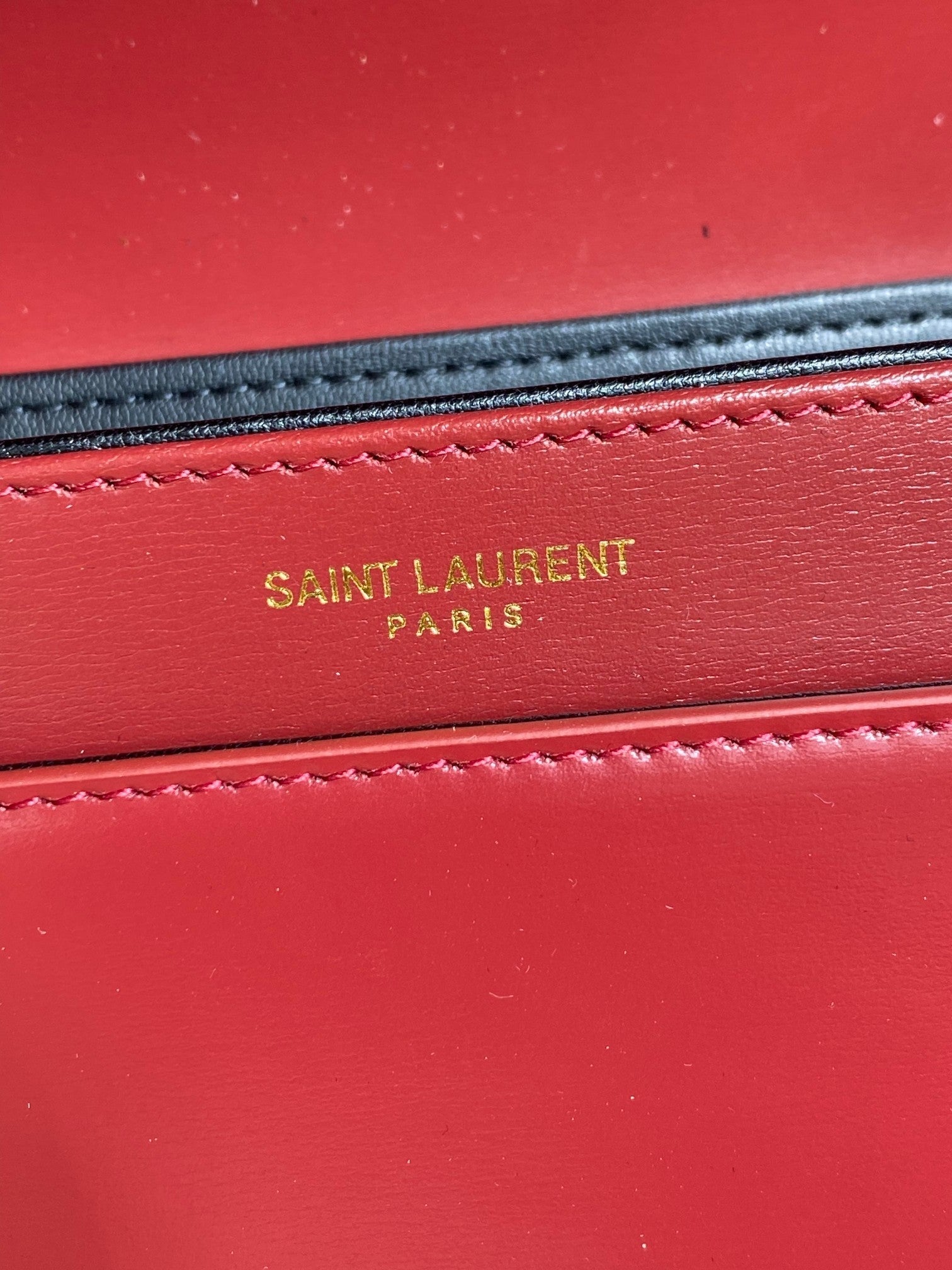 SOLFERINO KLEINE SATCHEL 19 IN SCHARLACHROTEM KALBSLEDER GOLDENE BESCHLÄGE