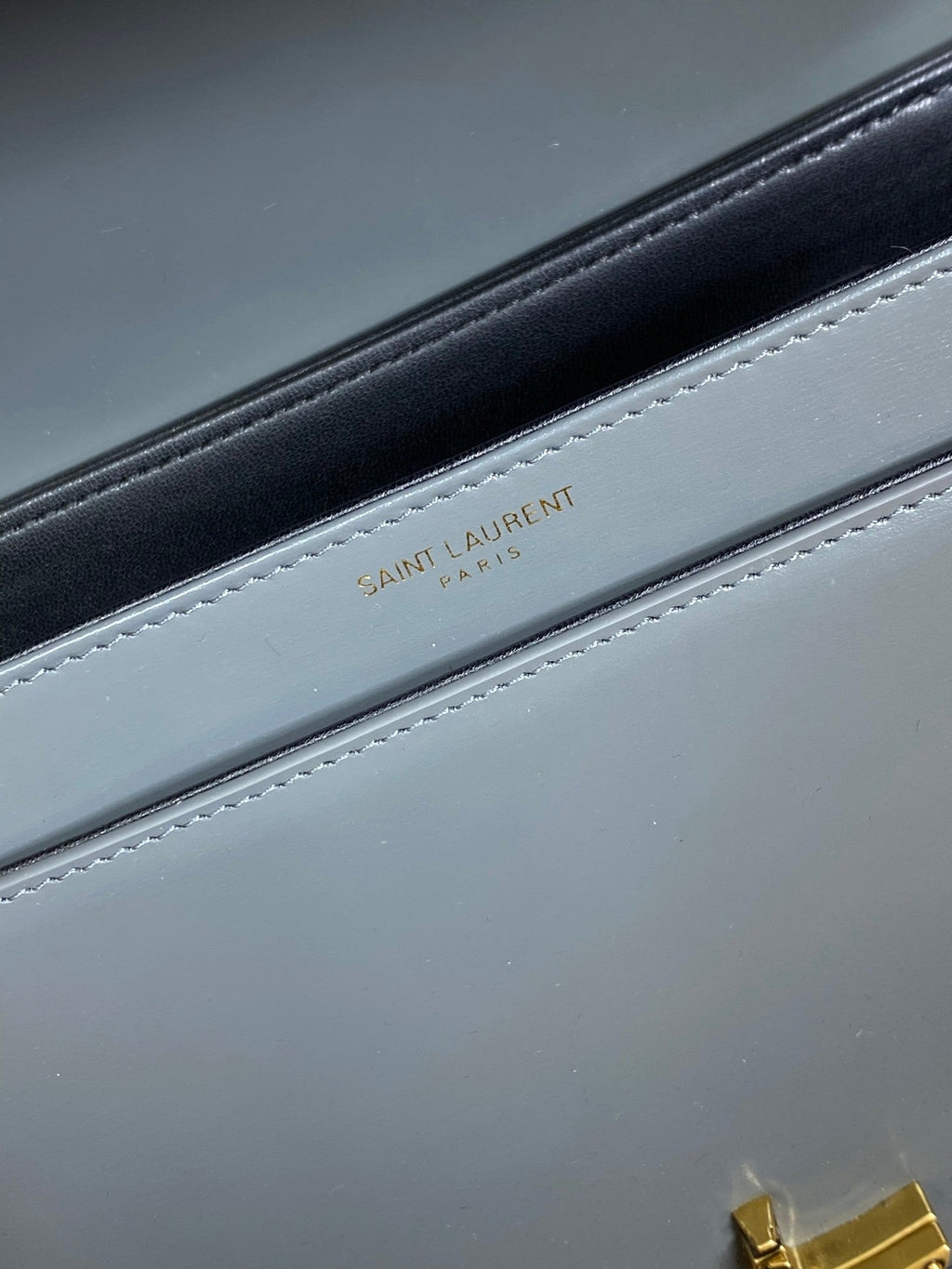 SOLFERINO KLEINE SATCHEL 23 IN DUNKELGRAUEM KALBSLEDER GOLDENE BESCHLÄGE