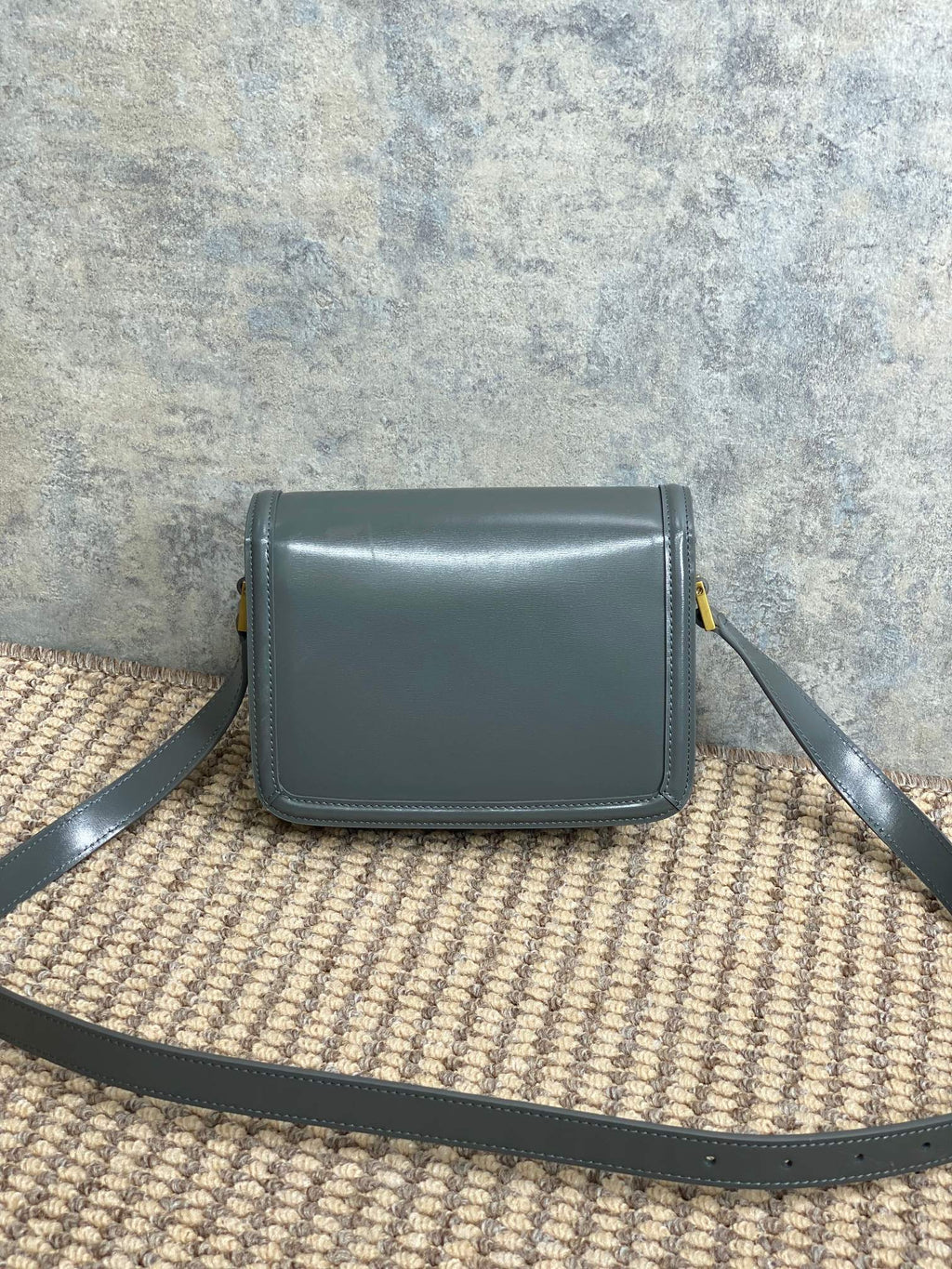 SOLFERINO KLEINE SATCHEL 19 IN DUNKELGRAUEM KALBSLEDER GOLDENE BESCHLÄGE