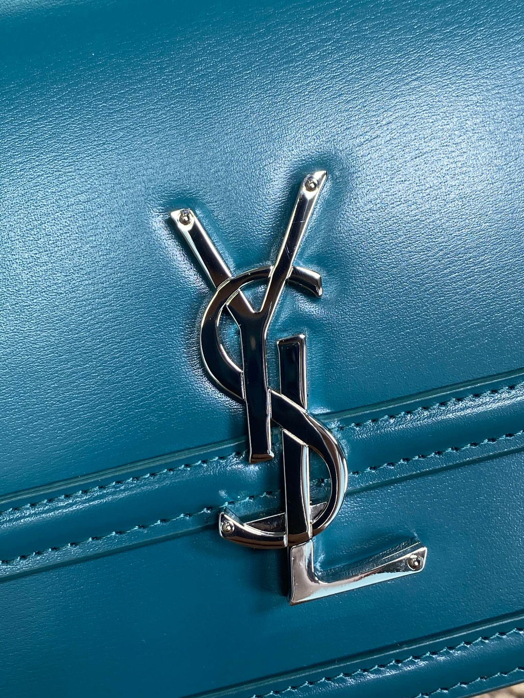 SOLFERINO KLEINE SATCHEL 23 IN ZERULEANBLAUEM KALBSLEDER GOLDENE BESCHLÄGE