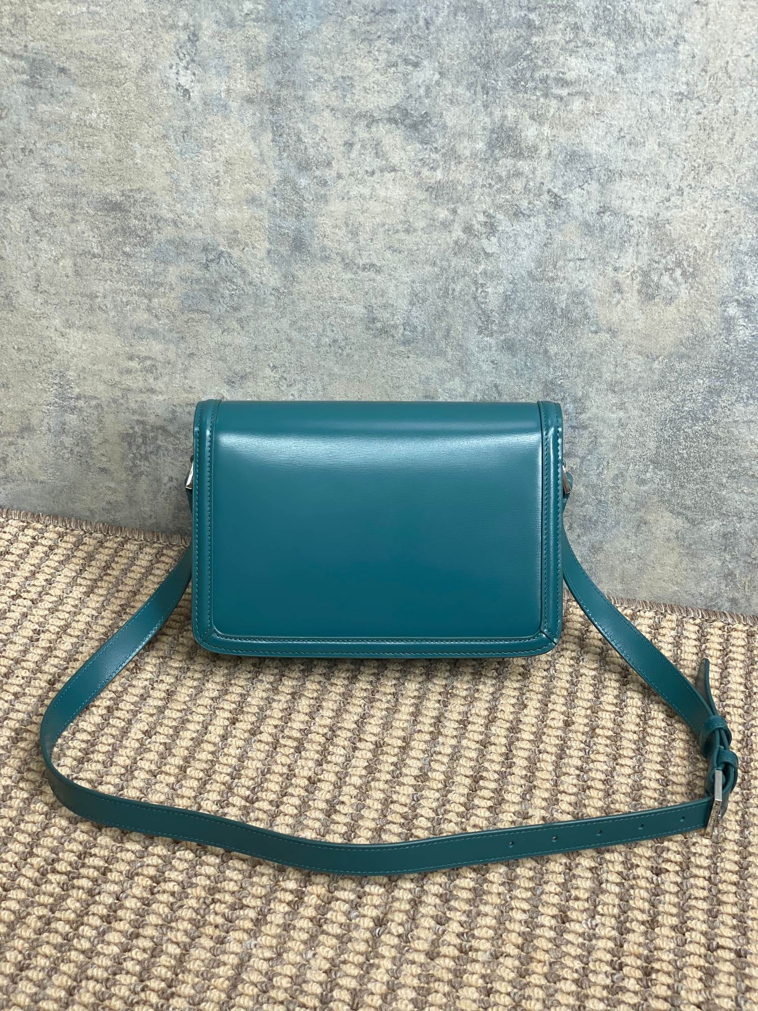 SOLFERINO KLEINE SATCHEL 23 IN ZERULEANBLAUEM KALBSLEDER GOLDENE BESCHLÄGE