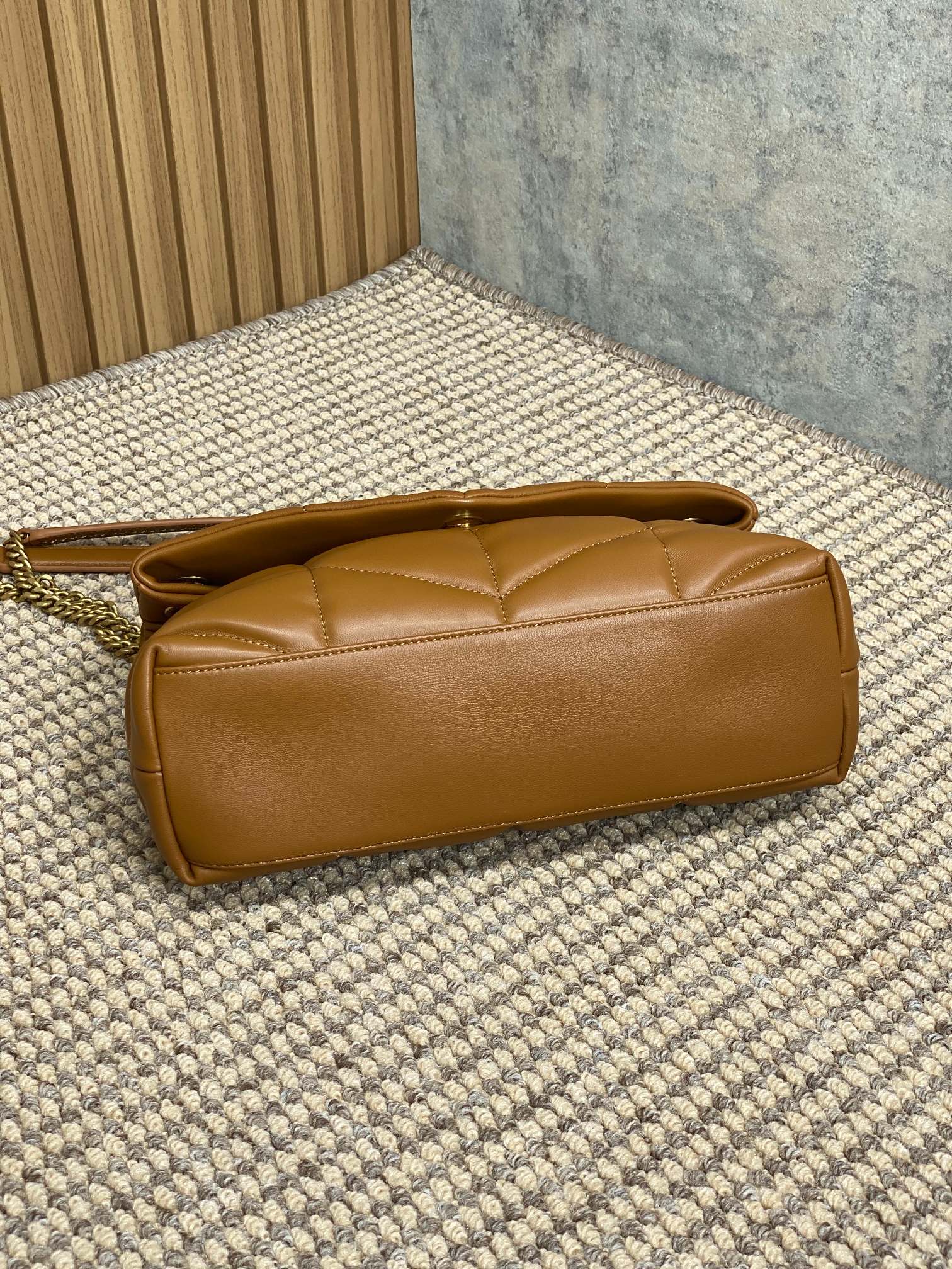 Daunenjacke, klein, 29 Zoll, bronzebraunes Lammleder, goldene Beschläge