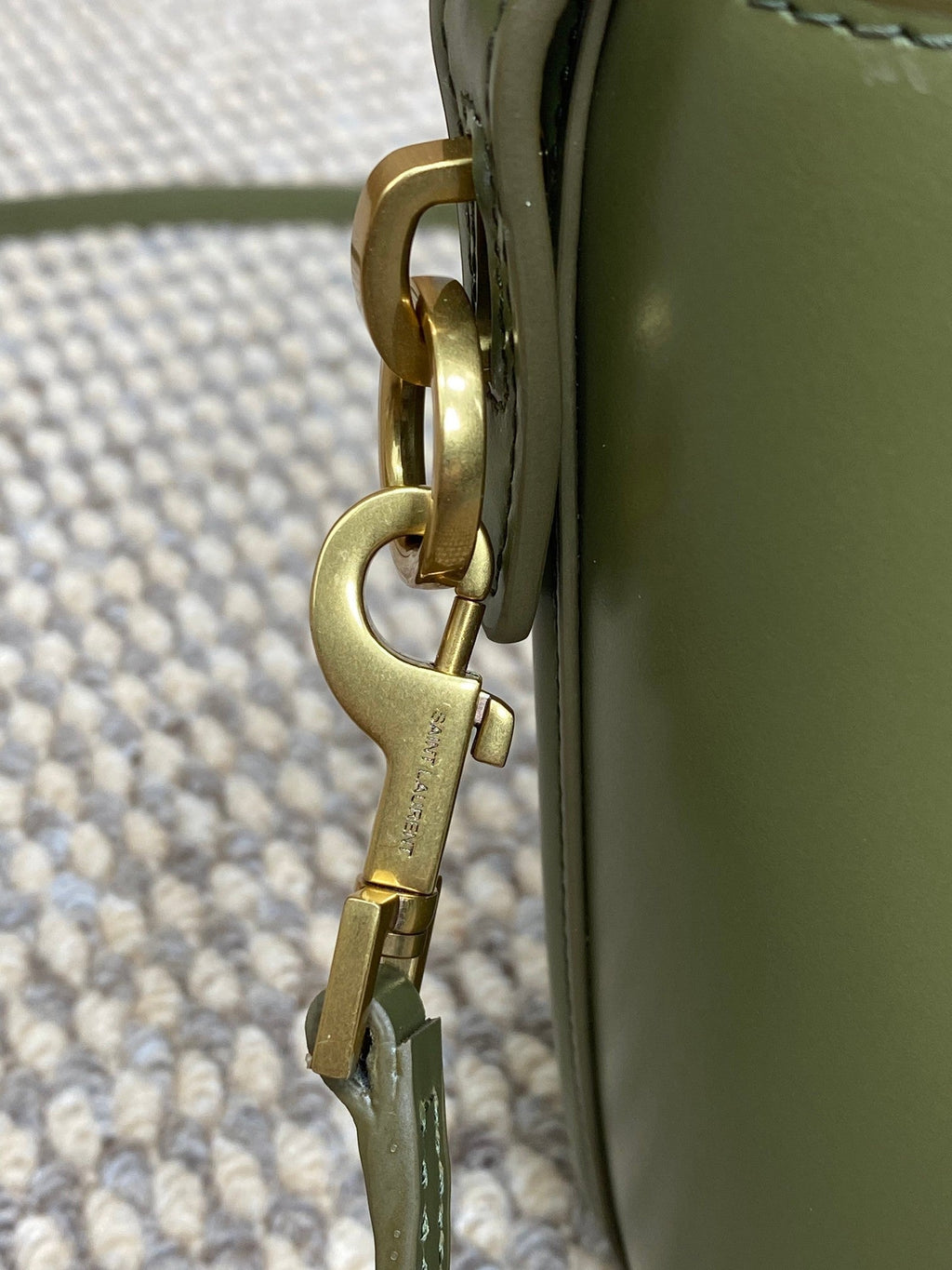 LE 37 MINI-EIMERTASCHE 15 IN AVOCADO-GRÜNEM KALBSLEDER GOLDENE BESCHLÄGE