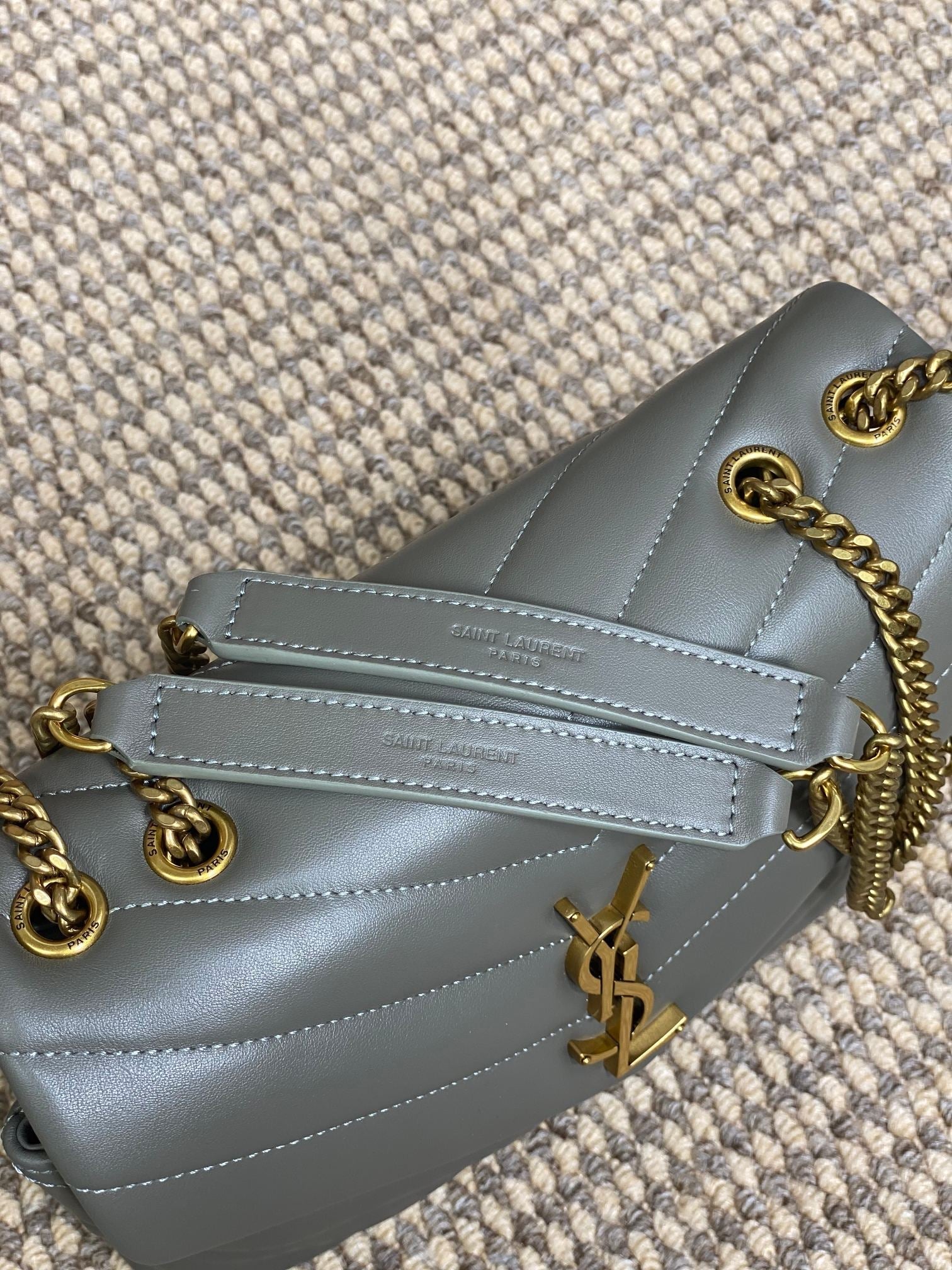 LOULOU KLEINE 25 SCHULTERTASCHE IN DUNKELGRÜNEM LAMMLEDER MIT GOLDENEN BESCHLÄGEN