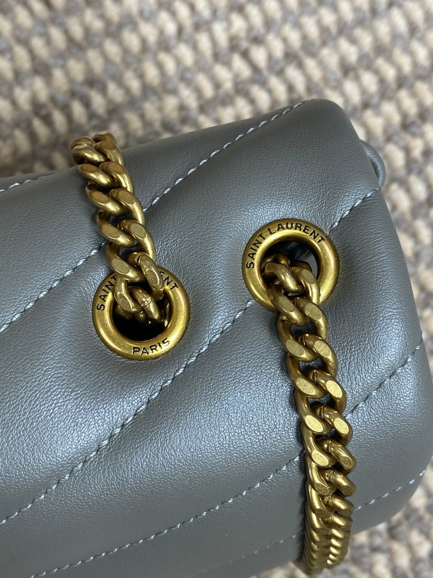 LOULOU KLEINE 25 SCHULTERTASCHE IN DUNKELGRÜNEM LAMMLEDER MIT GOLDENEN BESCHLÄGEN