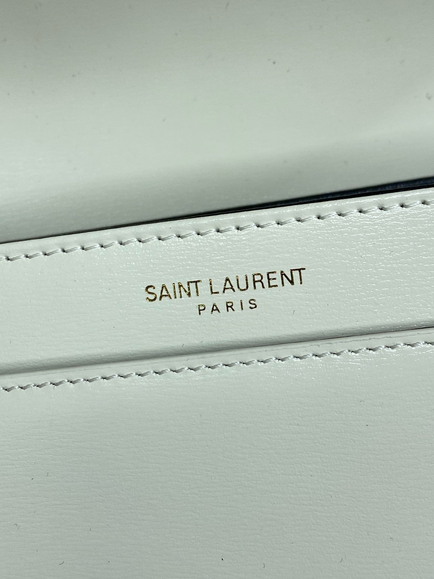 SOLFERINO KLEINE SATCHEL 19 IN WEISSEM KALBSLEDER GOLDENE BESCHLÄGE