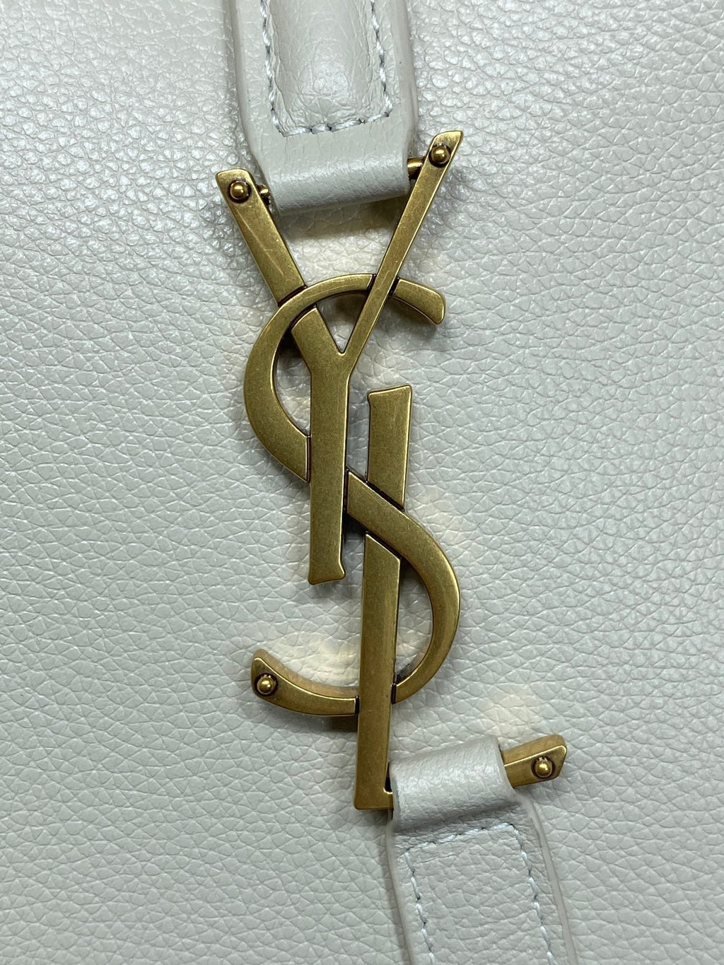 LE 5 À 7 LARGE SUPPLE BAG 31 IN WHITE CALFSKIN