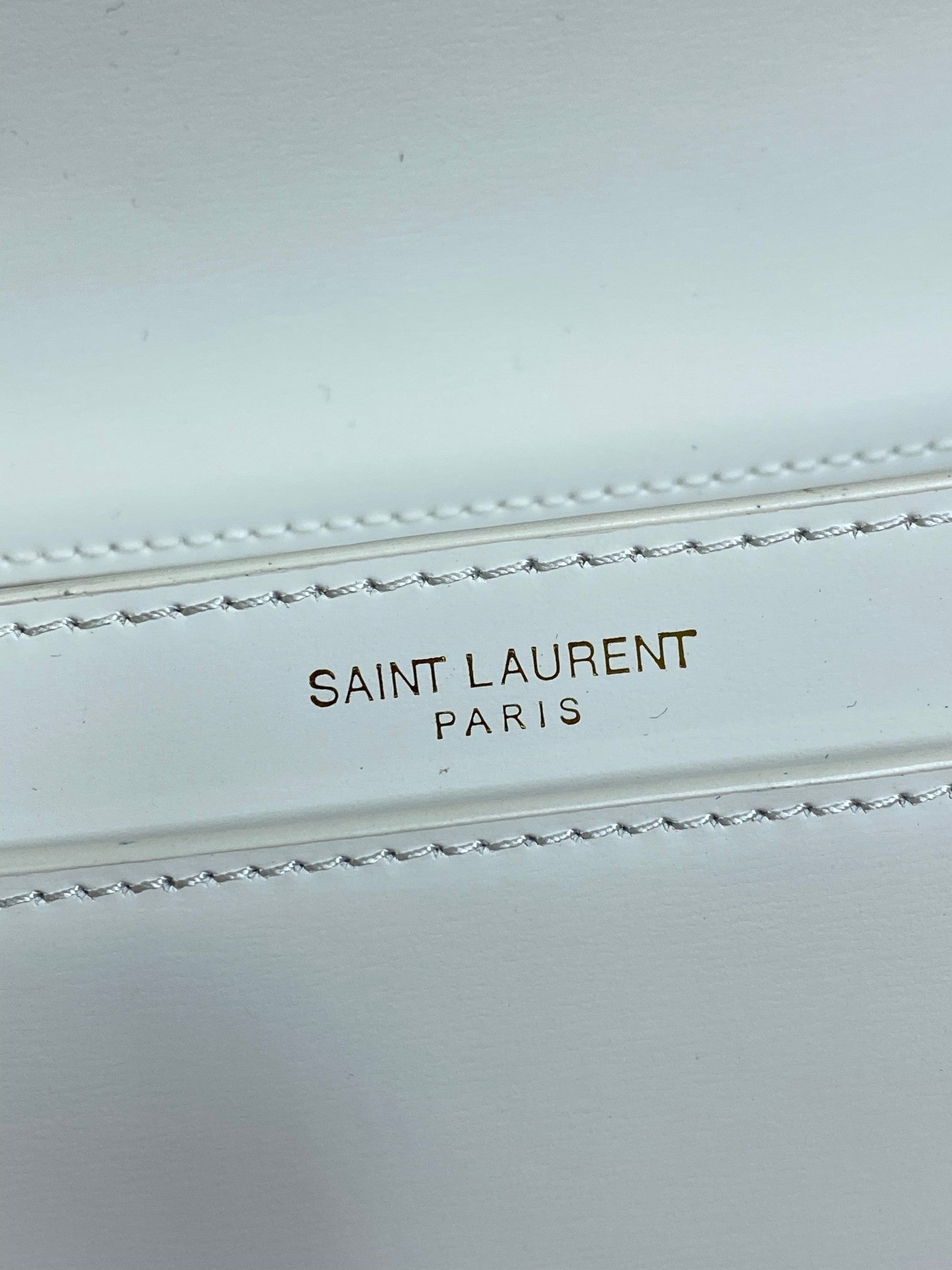 VOLTAIRE Schultertasche in Box, 21 Zoll, weißes Kalbsleder, Goldmetallic