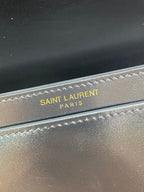 VOLTAIRE HALBMOND-SCHULTERTASCHE 24 IN SCHWARZES KALBSLEDER GOLD-METALLIC