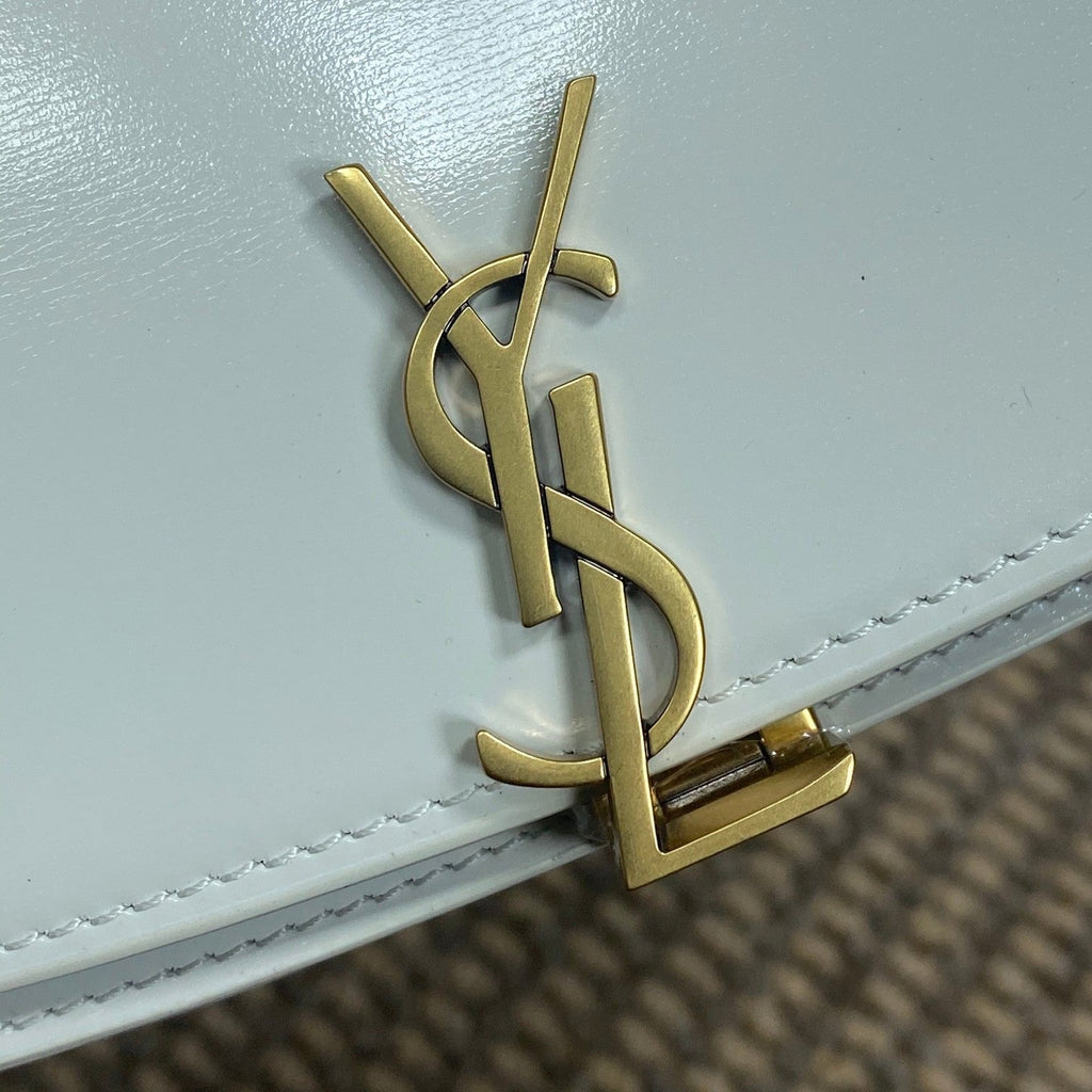 VOLTAIRE HALBMOND-SCHULTERTASCHE 24 ZOLL WEISSES KALBSLEDER GOLD-METALLIC