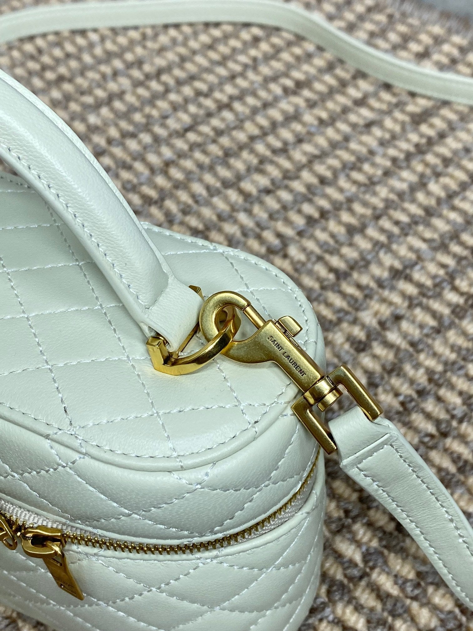 GABY MINI-SCHminktisch 45,7 cm, Elfenbeinweiß, Lammleder, Goldbeschläge