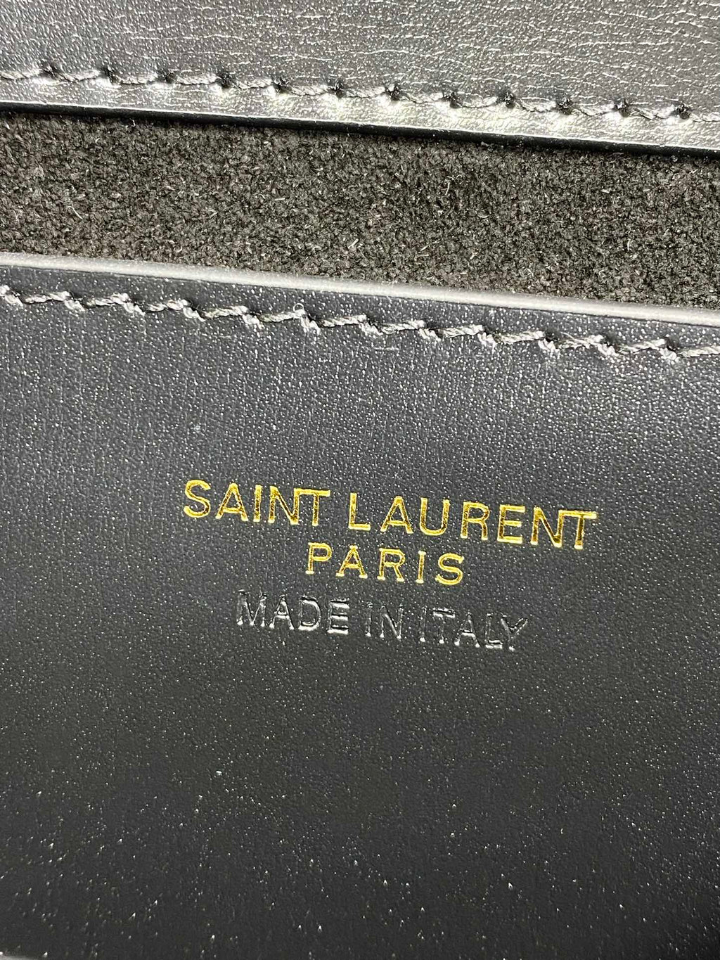 VOLTAIRE TOP HANDLE IN BOX 21 IN SCHWARZES KALBSLEDER GOLDENE BESCHLÄGE