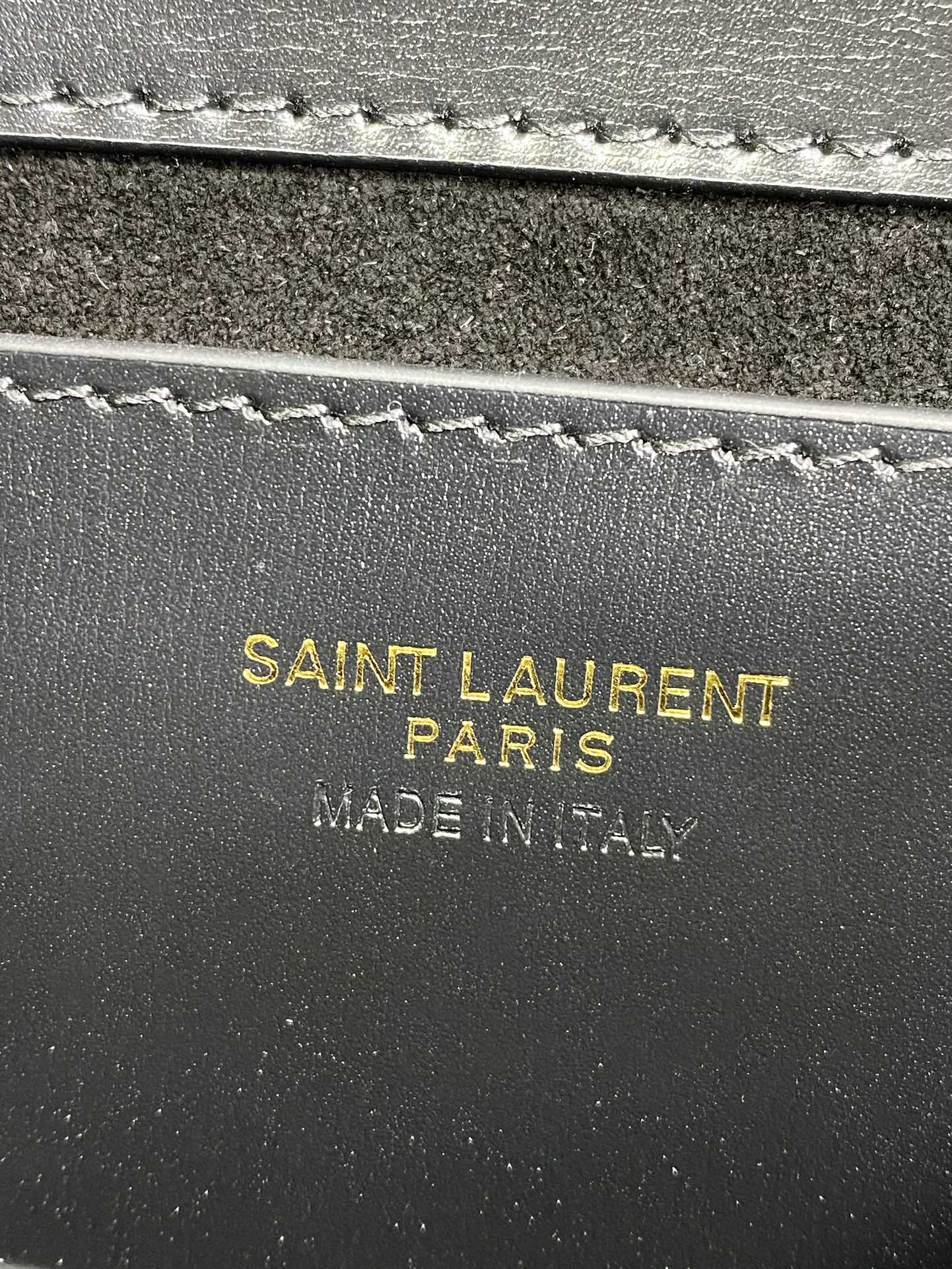 VOLTAIRE TOP HANDLE IN BOX 21 IN SCHWARZES KALBSLEDER GOLDENE BESCHLÄGE