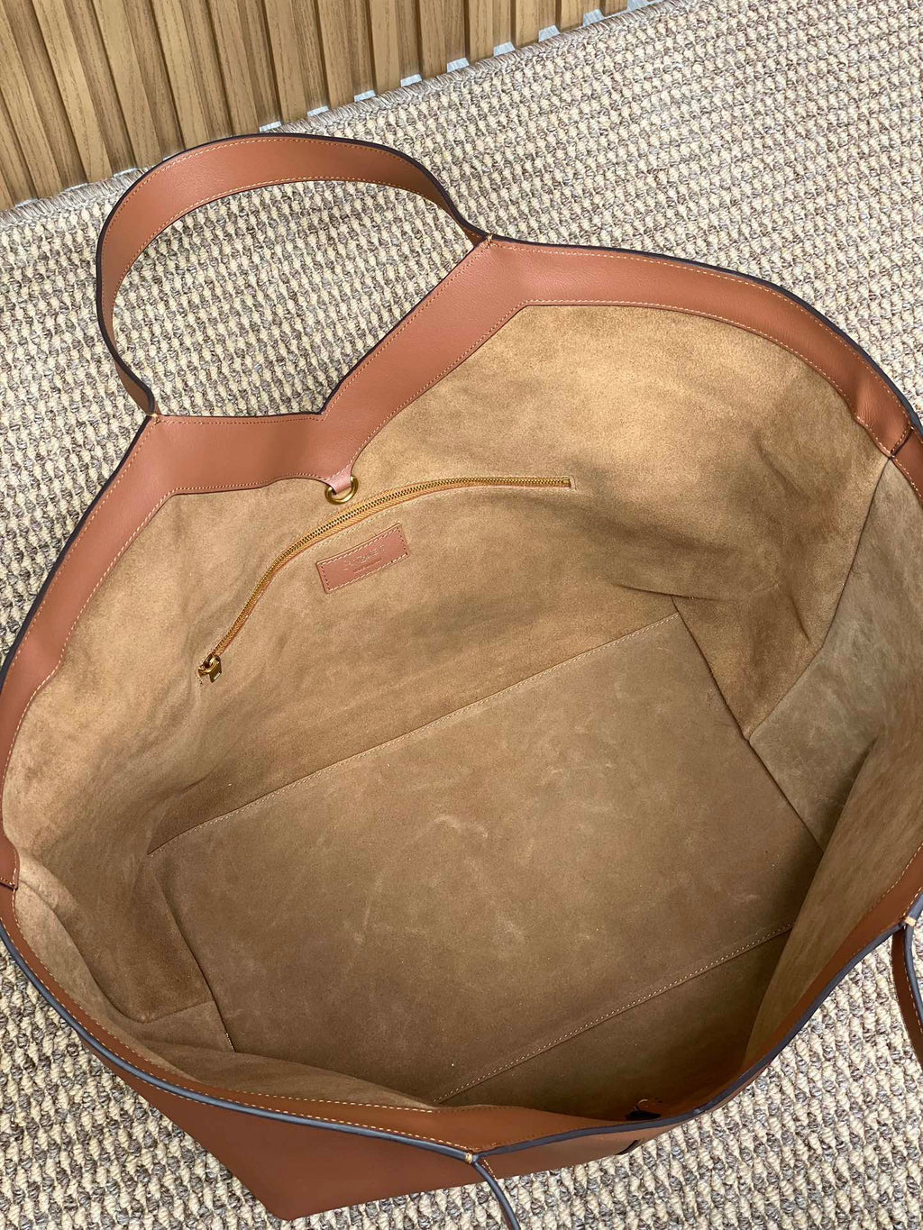 Y Tragetasche 39 in hellbraunem Kalbsleder