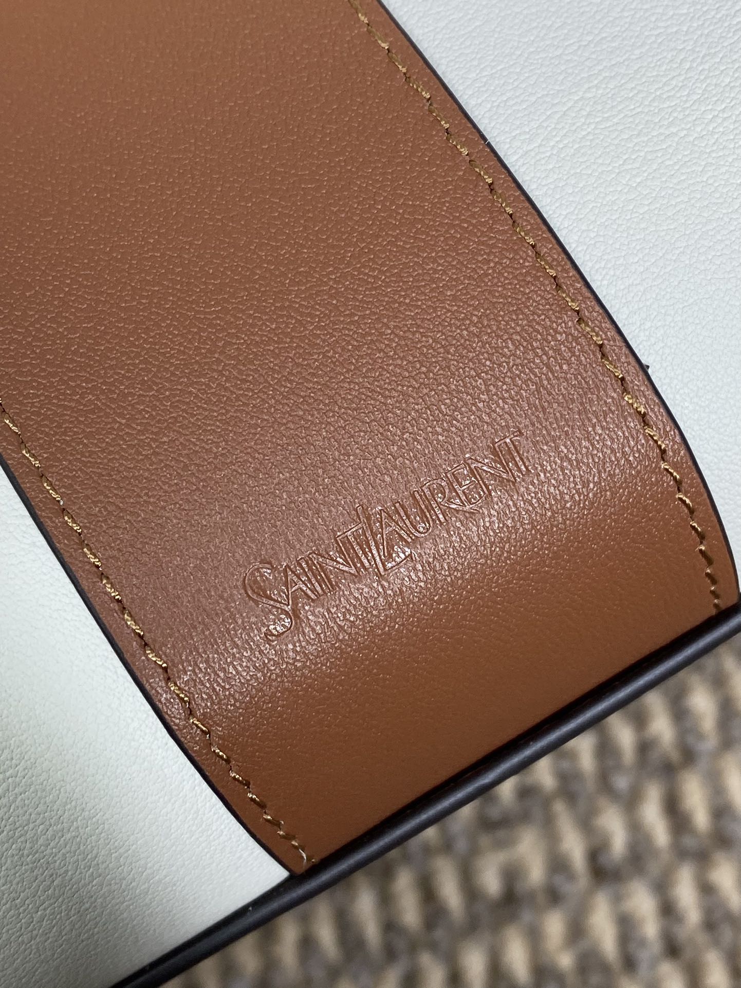 Y Tragetasche 39 Zoll, rehbraun, gemischt mit weißem Kalbsleder