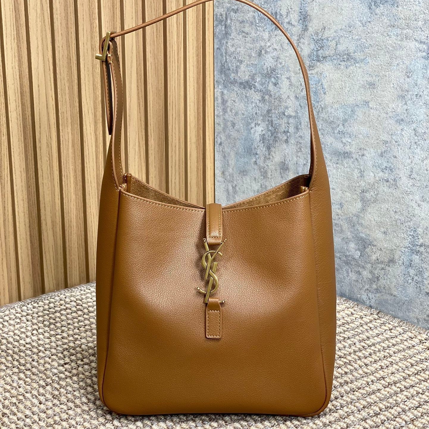 LE 5 À 7 KLEINE ERWEITERUNG 22 IN TORTILLA BRAUN KALBSLEDER GOLDENE SCHNALLE