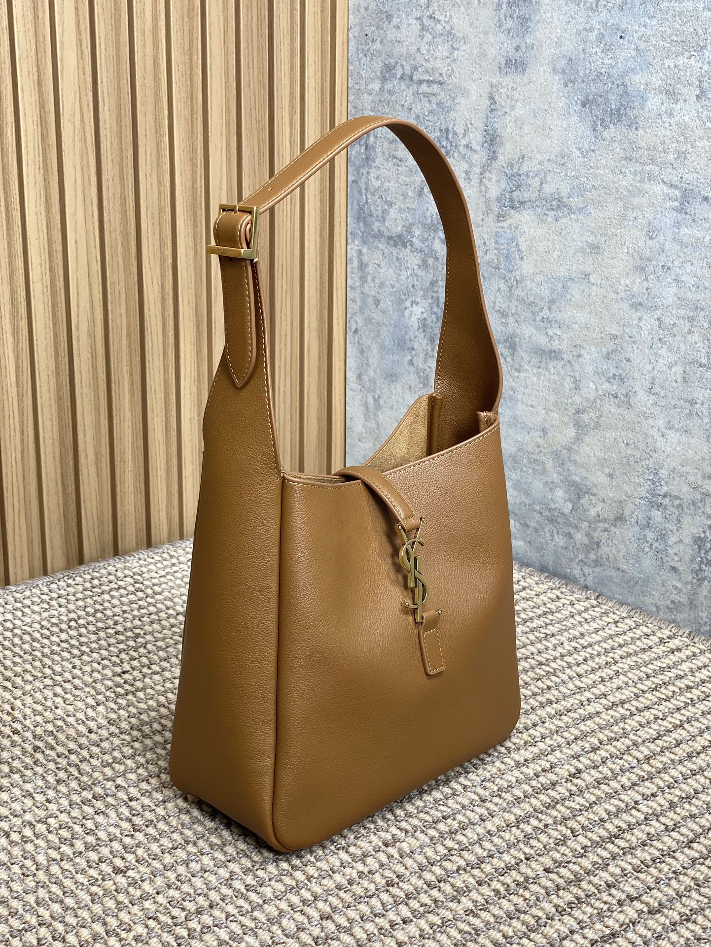 LE 5 À 7 KLEINE ERWEITERUNG 22 IN TORTILLA BRAUN KALBSLEDER GOLDENE SCHNALLE