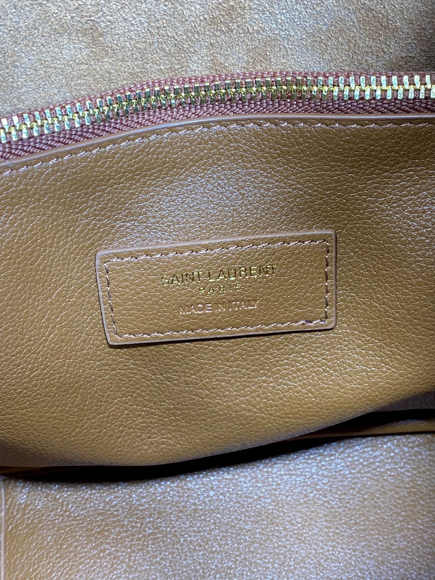 LE 5 À 7 KLEINE ERWEITERUNG 22 IN TORTILLA BRAUN KALBSLEDER GOLDENE SCHNALLE