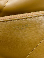 Schultertasche mit Kordelzug und Kettenriemen, 39 Zoll, tortillabraun, gestepptes Kalbsleder