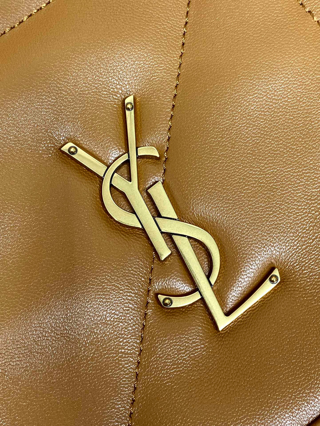 Schultertasche mit Kordelzug und Kettenriemen, 39 Zoll, tortillabraun, gestepptes Kalbsleder