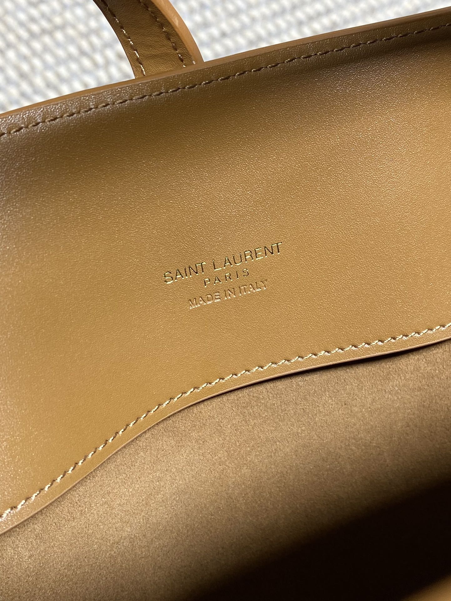 LE 37 MITTLERE EIMERTASCHE 25 IN TORTILLABRAUN KALBSLEDER GOLDENE BESCHLÄGE