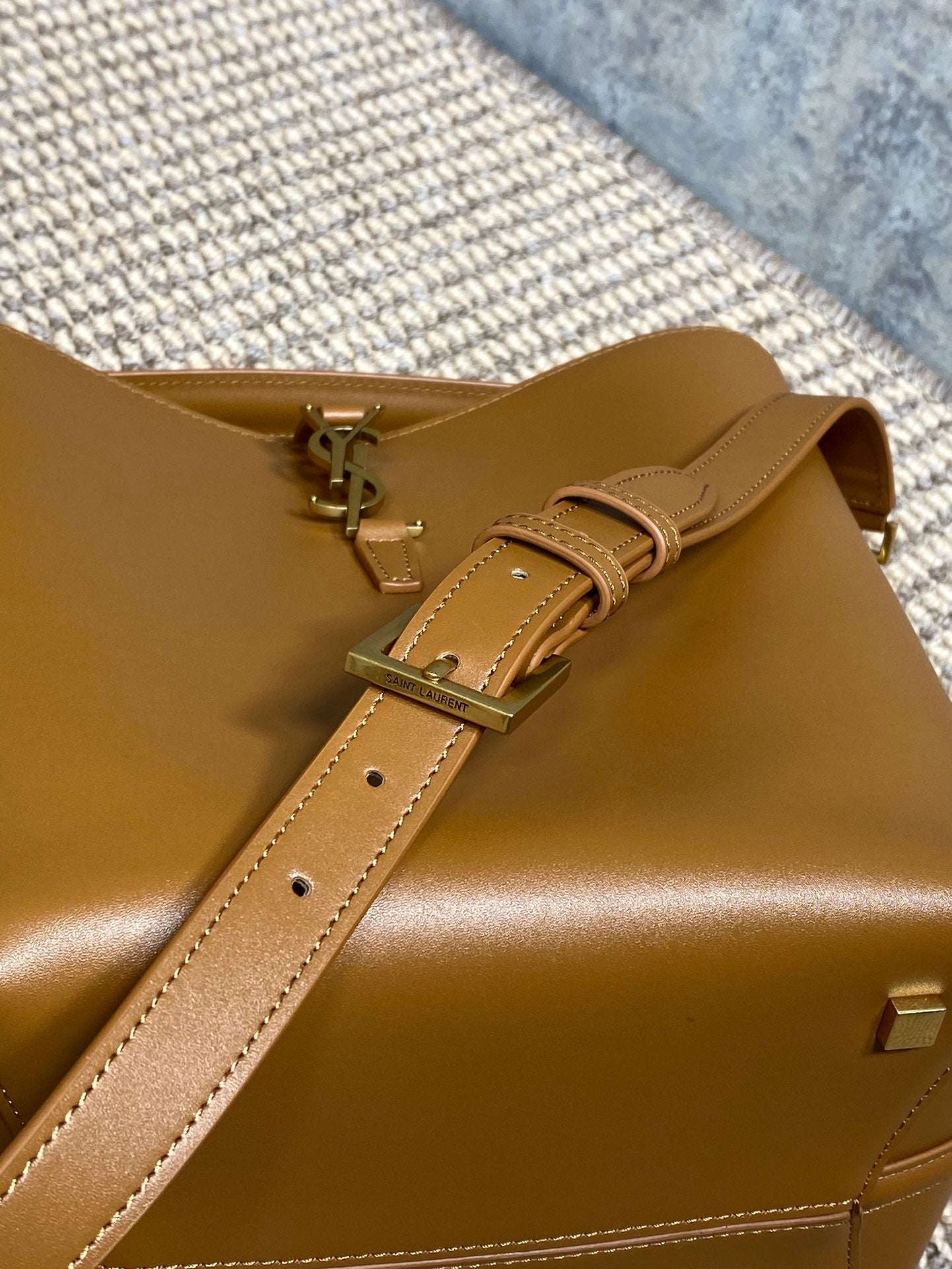 LE 37 MITTLERE EIMERTASCHE 25 IN TORTILLABRAUN KALBSLEDER GOLDENE BESCHLÄGE