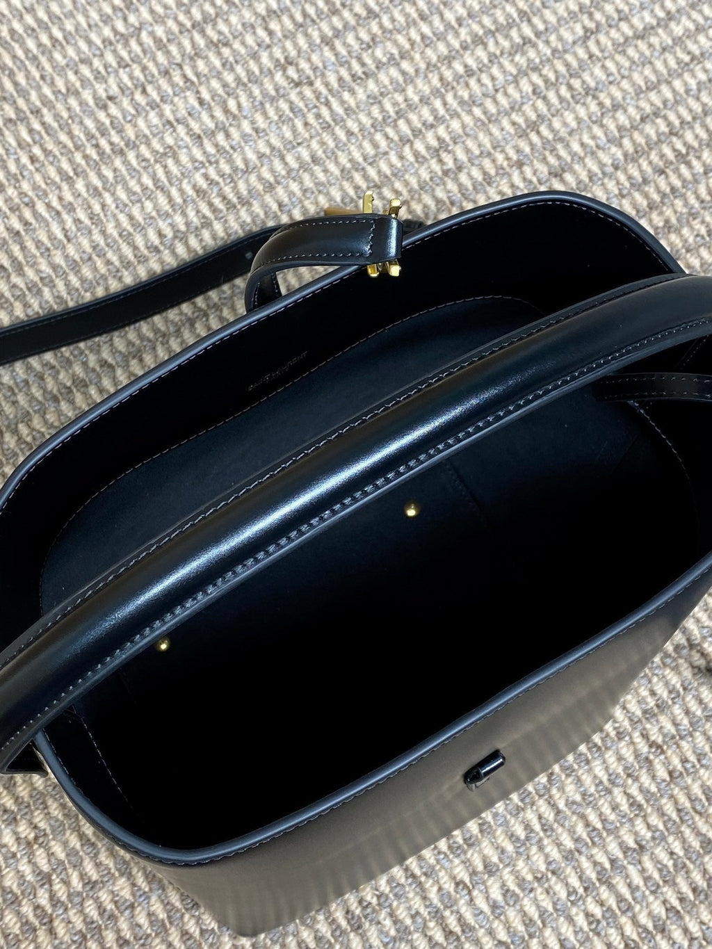 LE 37 MITTLERE EIMERTASCHE 25 IN SCHWARZES KALBSLEDER GOLDENE BESCHLÄGE