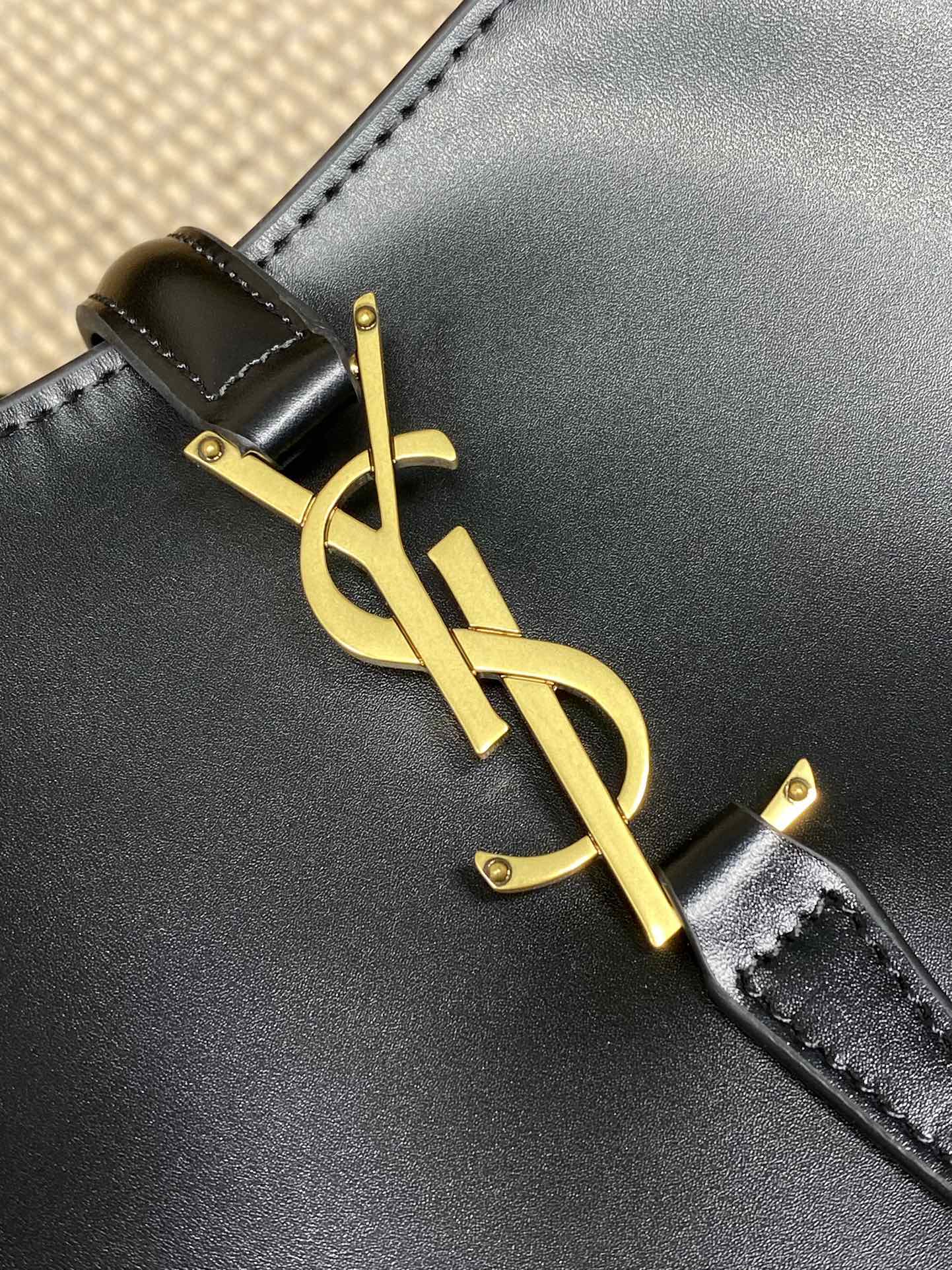 LE 37 MITTLERE EIMERTASCHE 25 IN SCHWARZES KALBSLEDER GOLDENE BESCHLÄGE