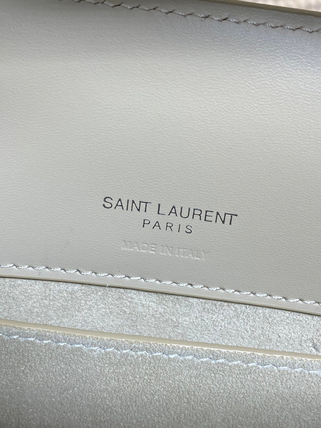 LE 37 KLEINE EIMERTASCHE 20 IN WEISSES KALBSLEDER SILBERNE BESCHLÄGE