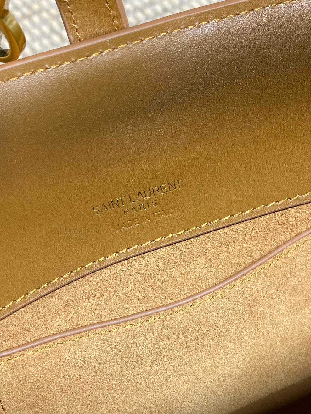 LE 37 KLEINER EIMERBEUTEL 20 IN TORTILLABRAUN KALBSLEDER GOLDENE BESCHLÄGE